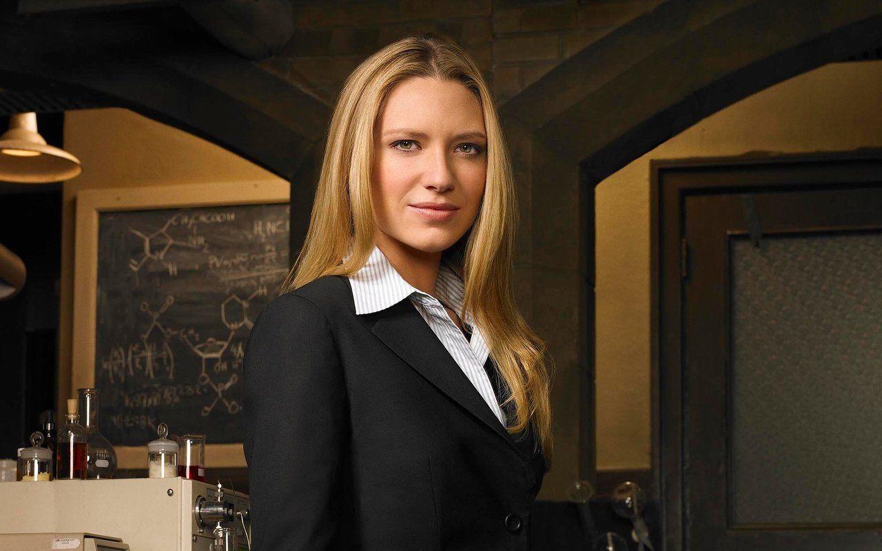 After Fringe Torv Joins Netflix Drama Mind Hunter