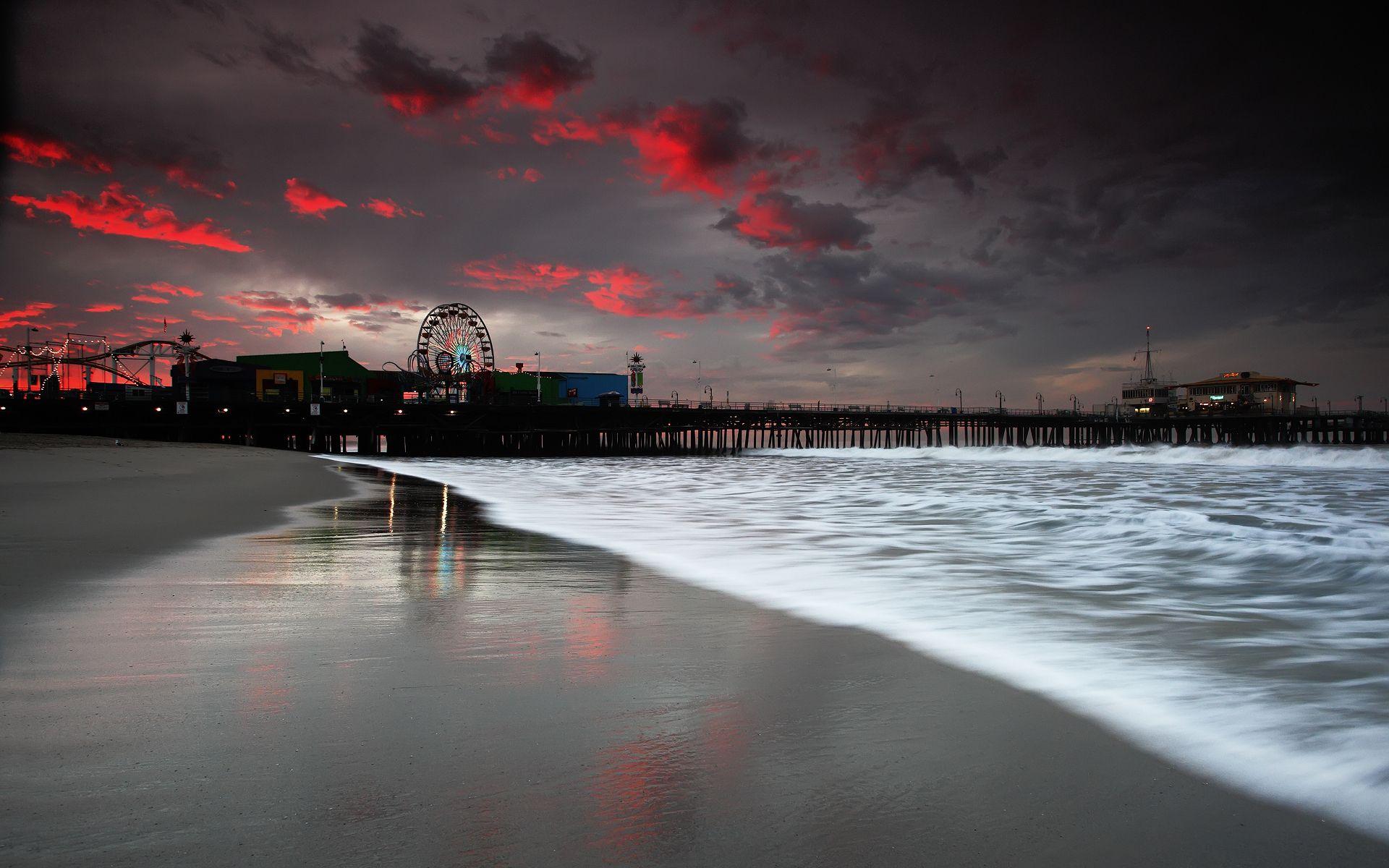 Santa Monica Pier At Sunrise Wallpaper