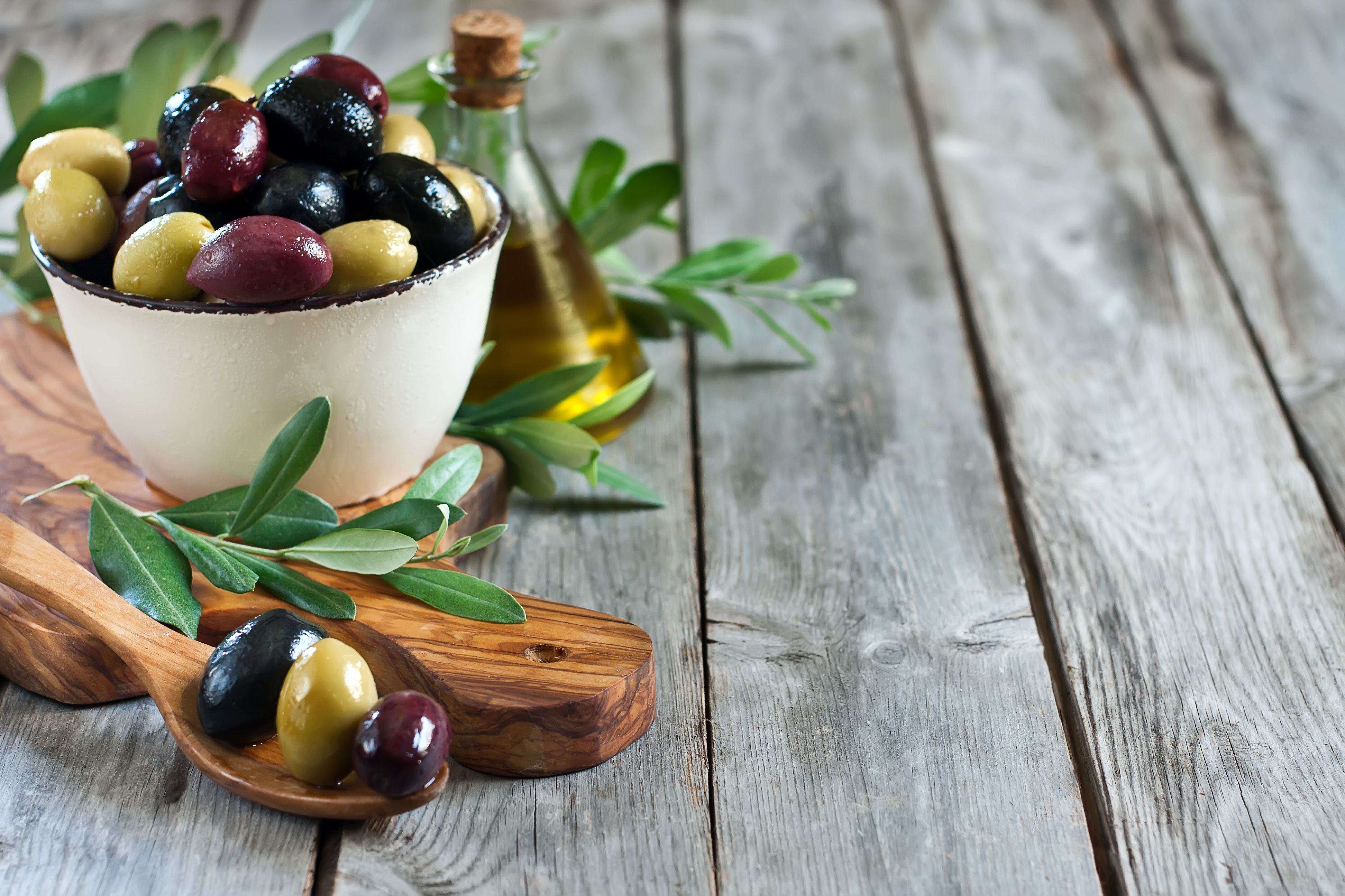 wooden, olive oil, bowl, spoon, olives, leaves wallpaper
