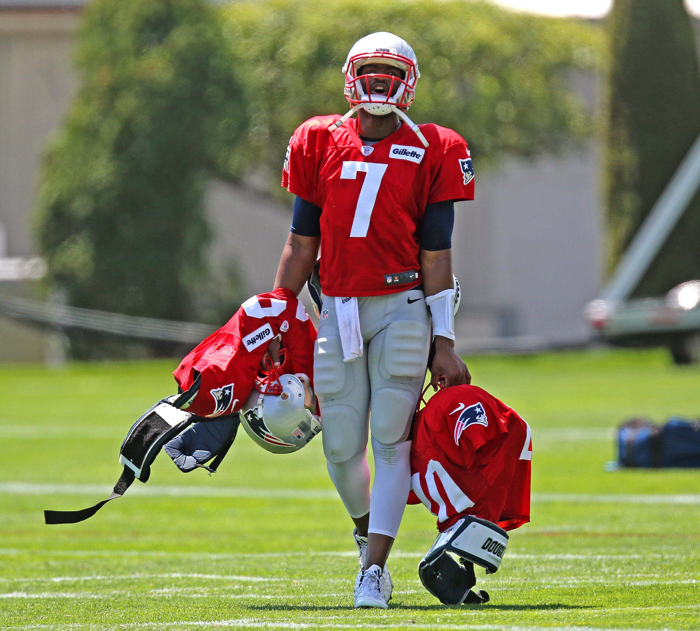 QB Jacoby Brissett carries rookie load well