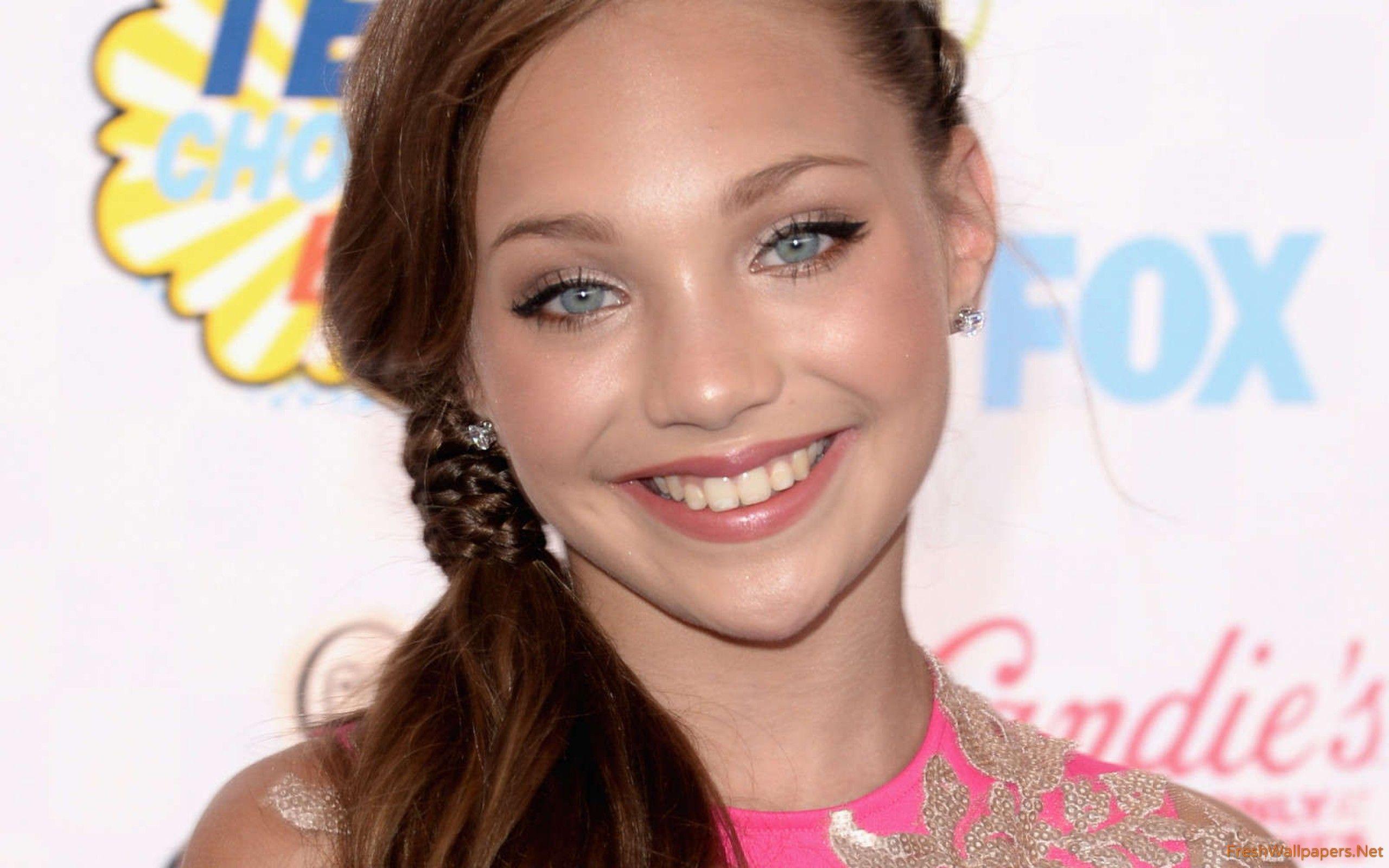 Maddie Ziegler Beautiful Face wallpaper