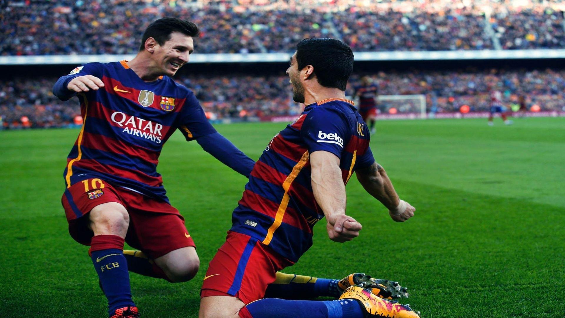 Barcelona Luis Suarez And Lionel Messi Goal Celebration Wallpaper