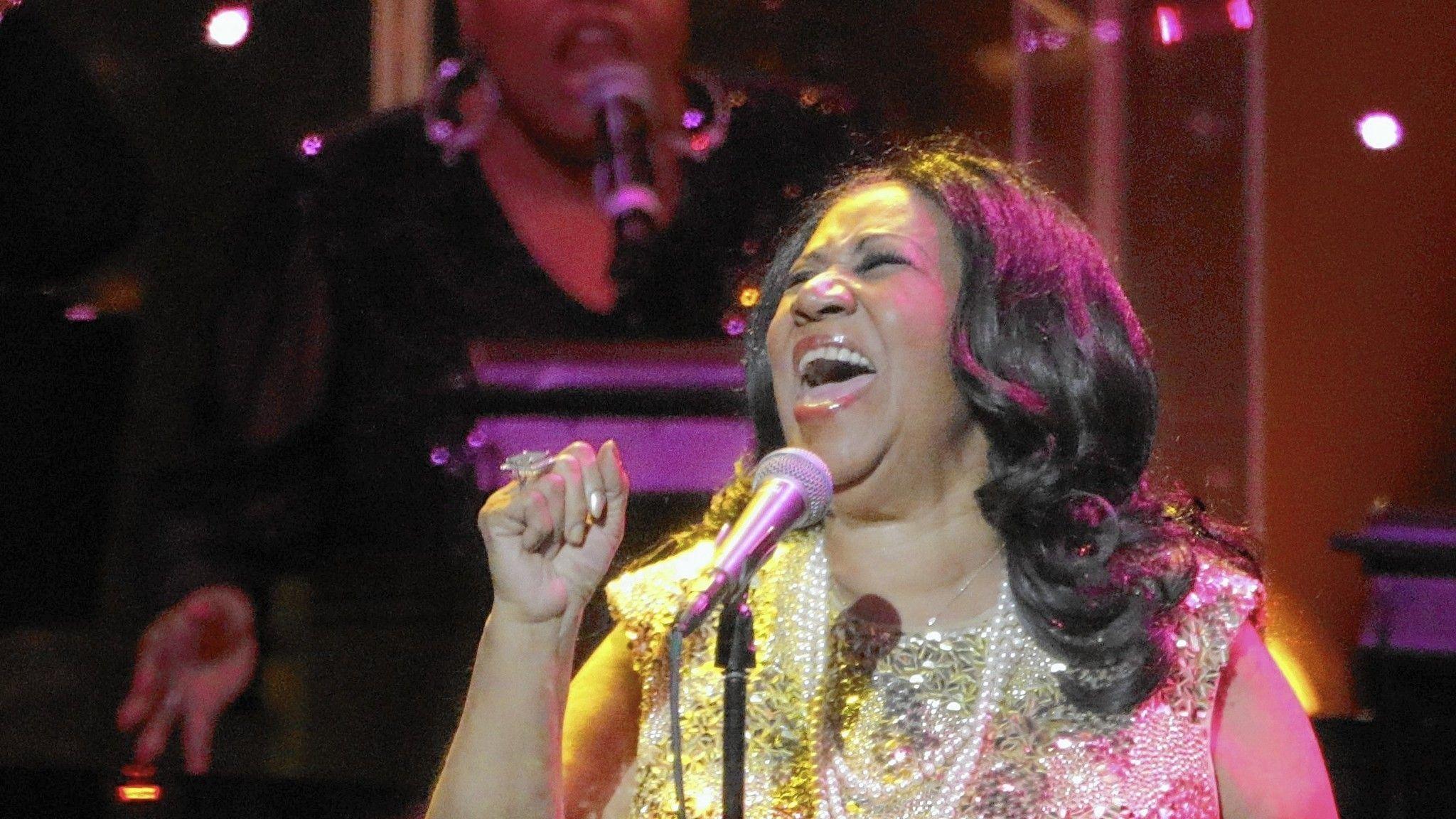 Aretha Franklin, in top form, takes flight at Microsoft Theater