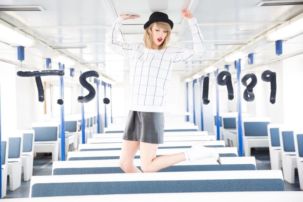 Taylor Swift's 4 million sales on '1989' Could Be the Answer