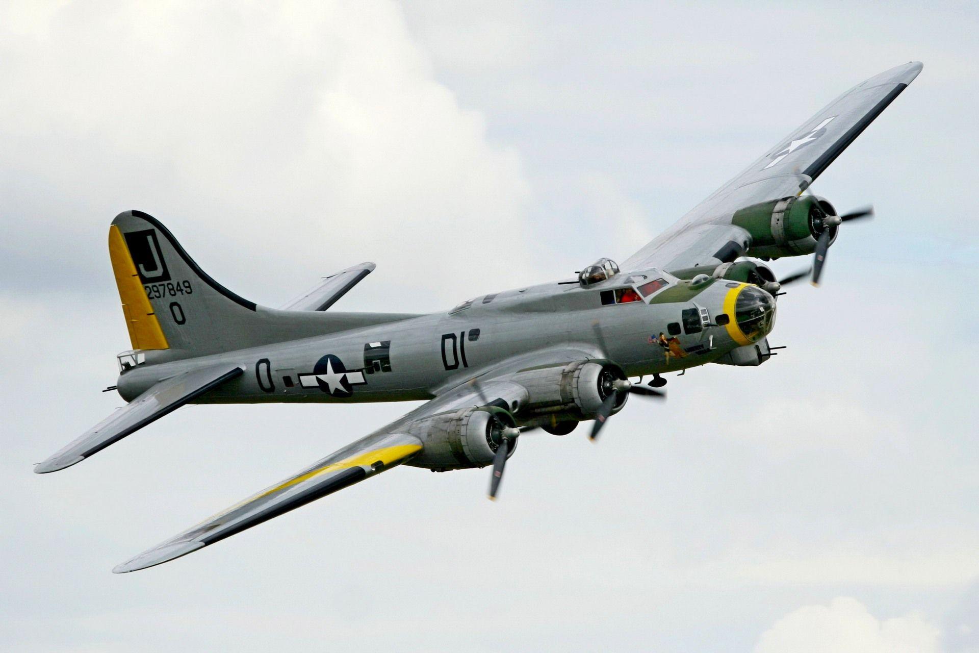 Boing B17 Flying Fortress. Space and Aviation