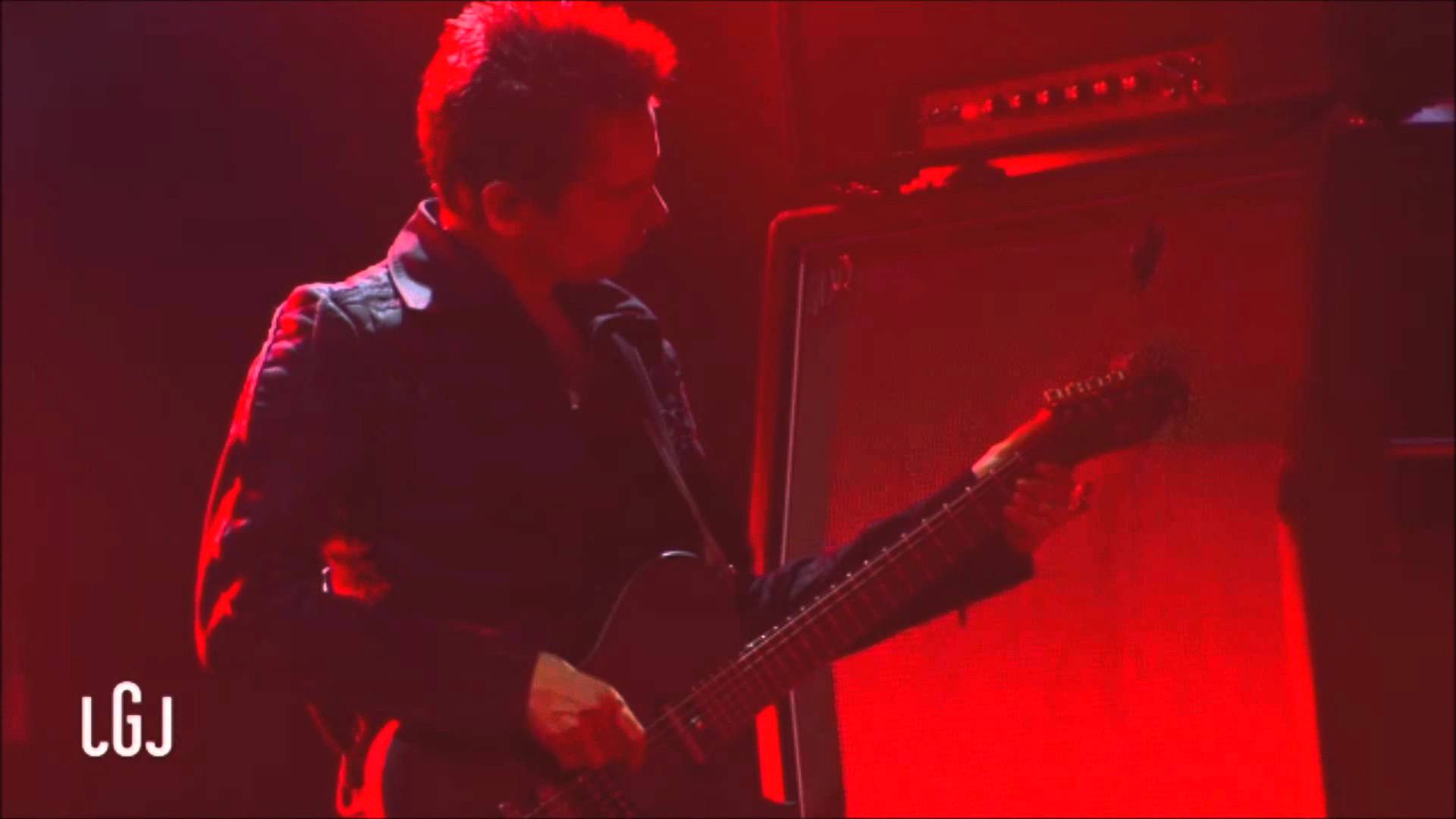 Matt Bellamy doing strange things with