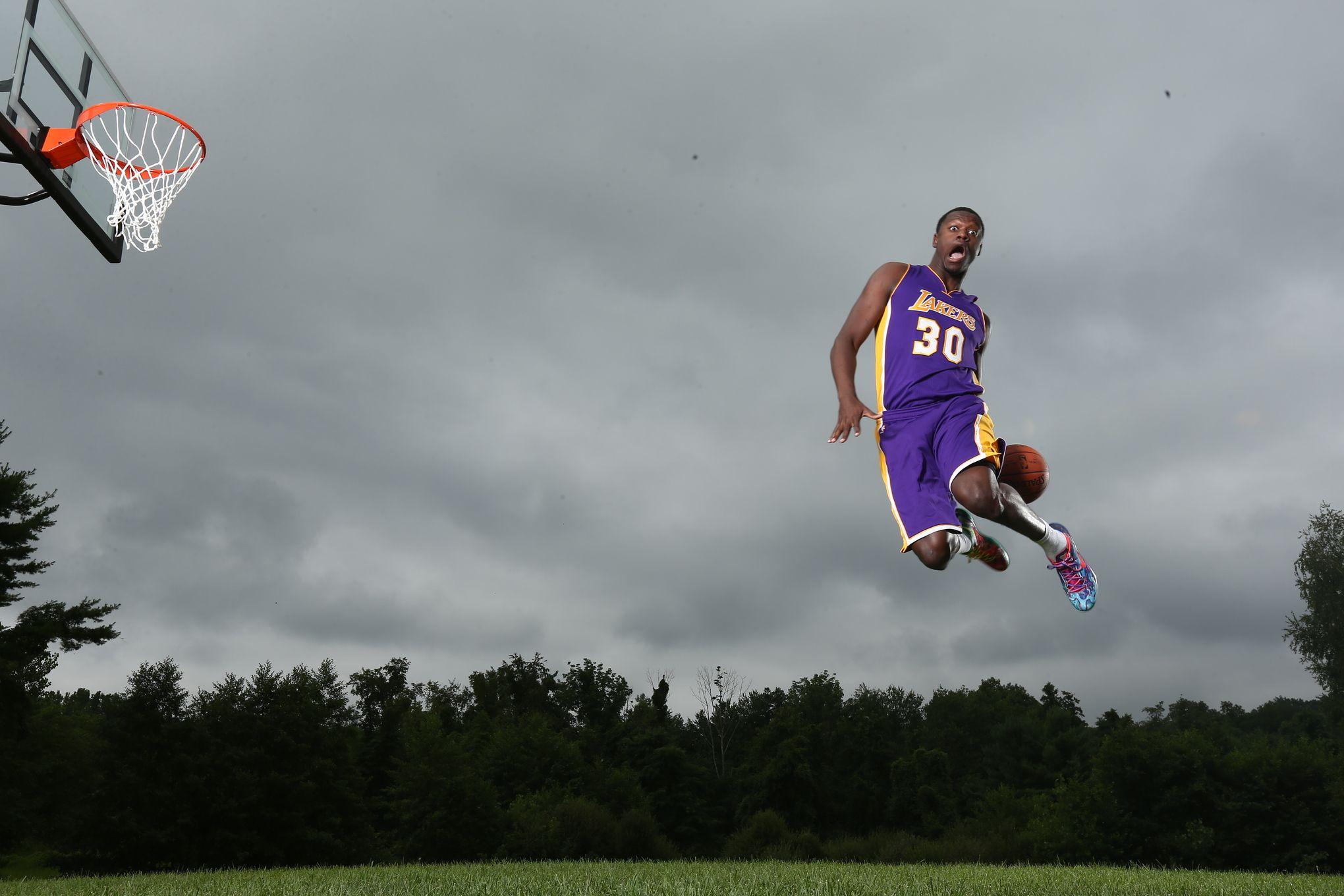 Julius Randle takes flight in 2014 NBA rookie photohoot
