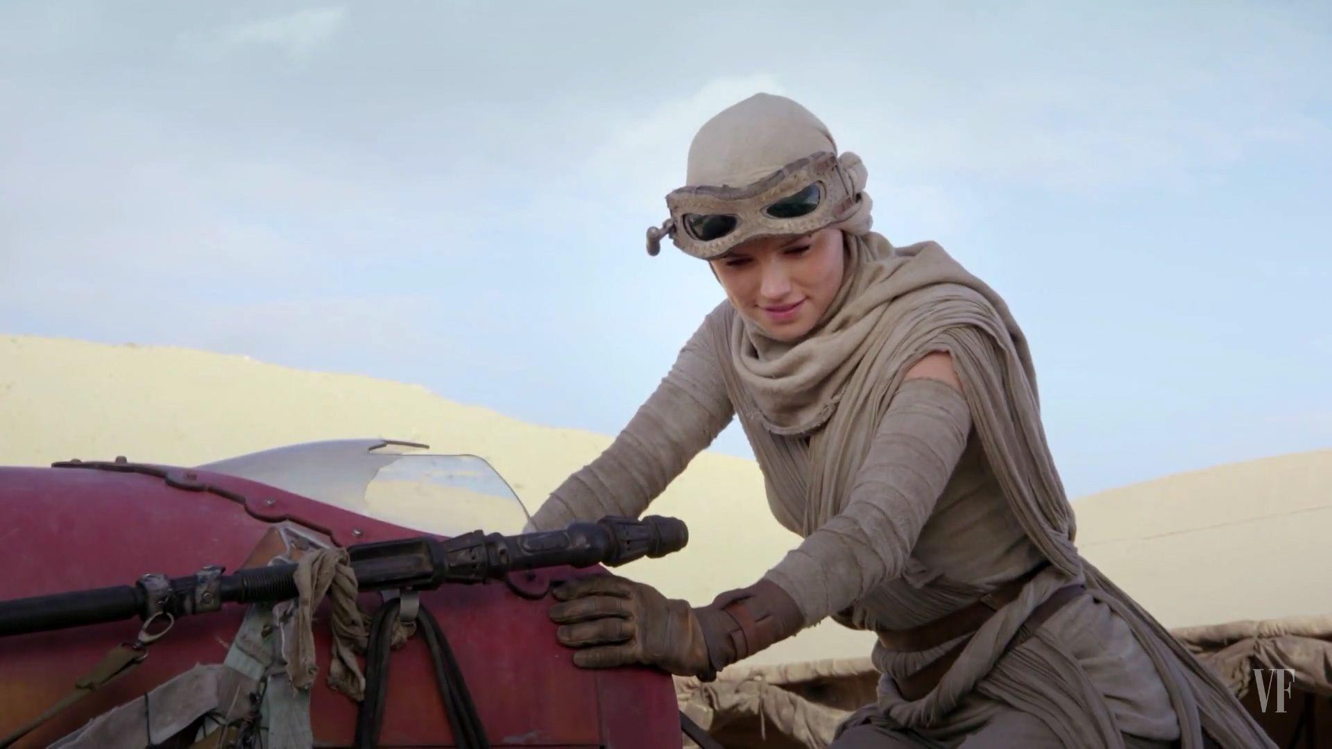 Rey riding her Speeder Wars 7: The Force Awakens