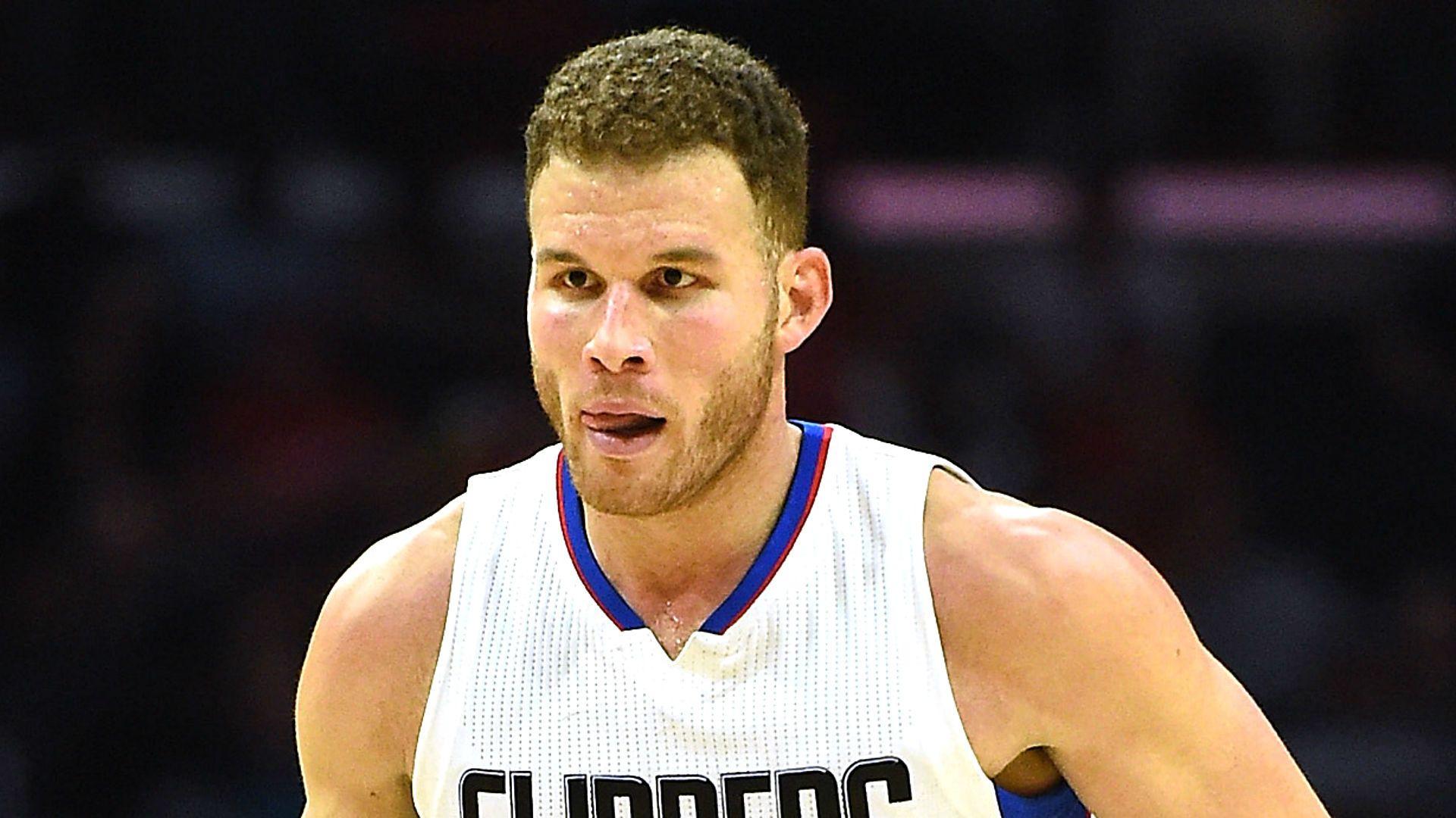 Clippers' Blake Griffin flies high again with poster dunk over