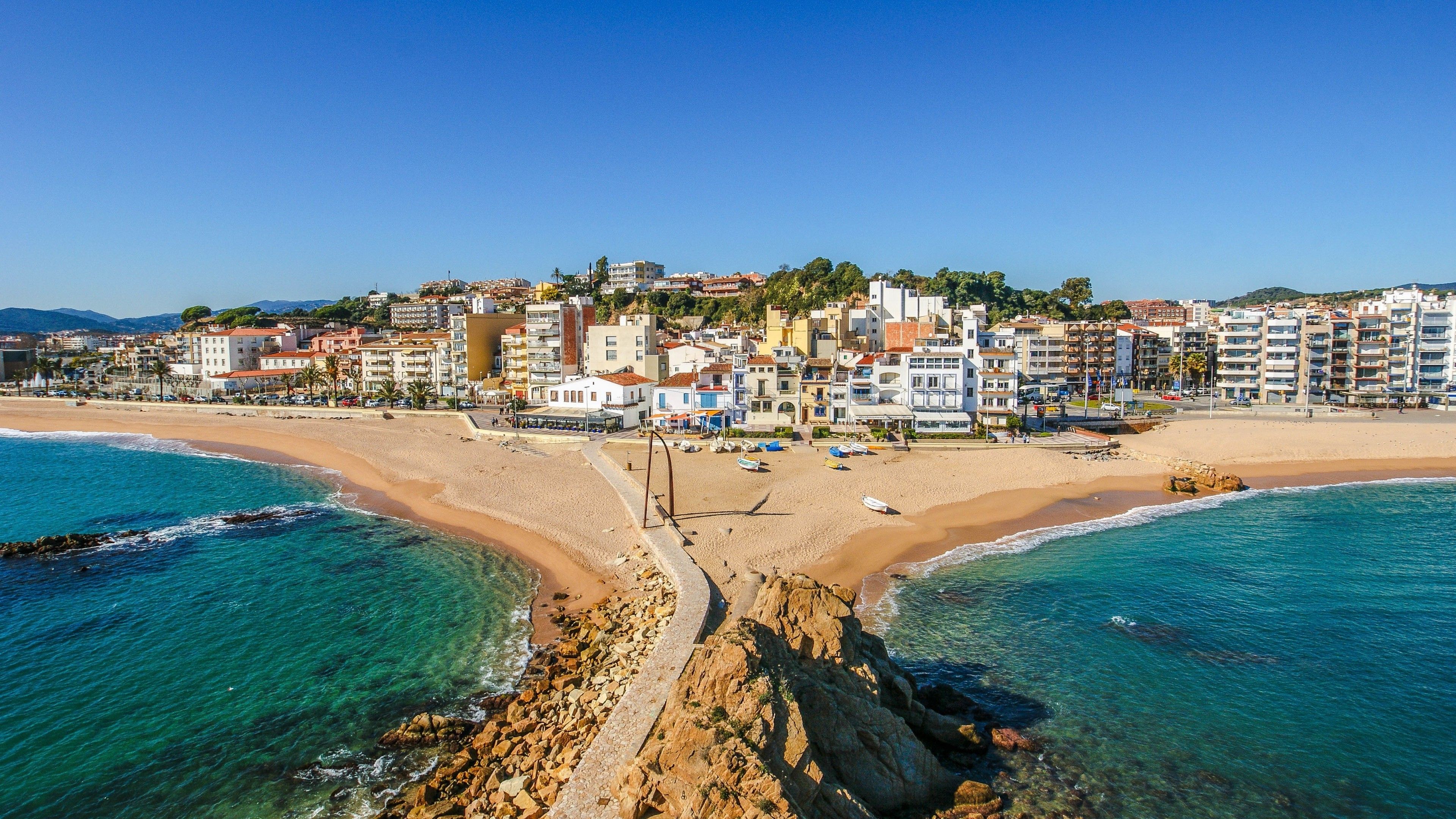 Download 3840x2160 Catalonia, Spain, Beach, Buildings Wallpaper