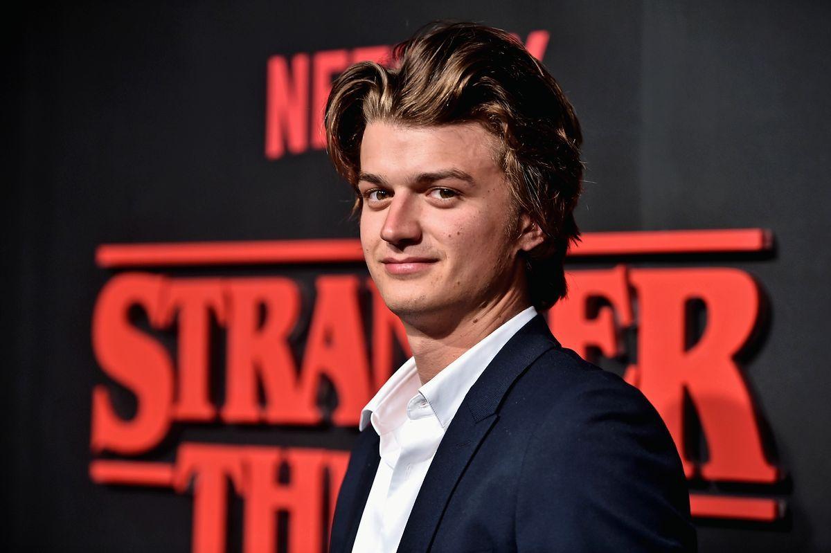 24 Looks Joe Keery.