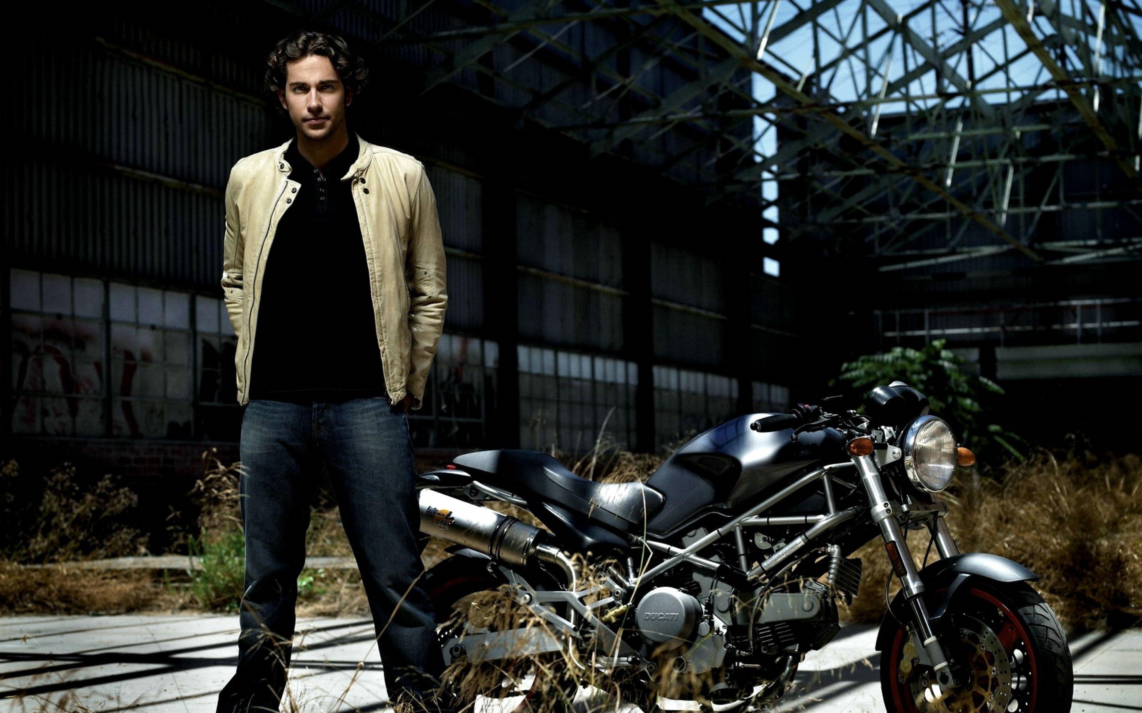 Download Wallpaper 3840x2400 Zachary levi, Motorcycle, Black hair