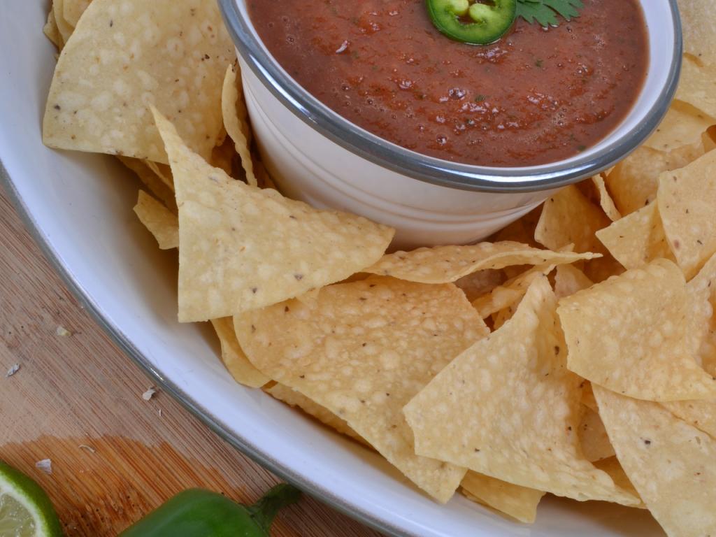 Cowen Cuts Chipotle (NYSE: CMG) To Sell