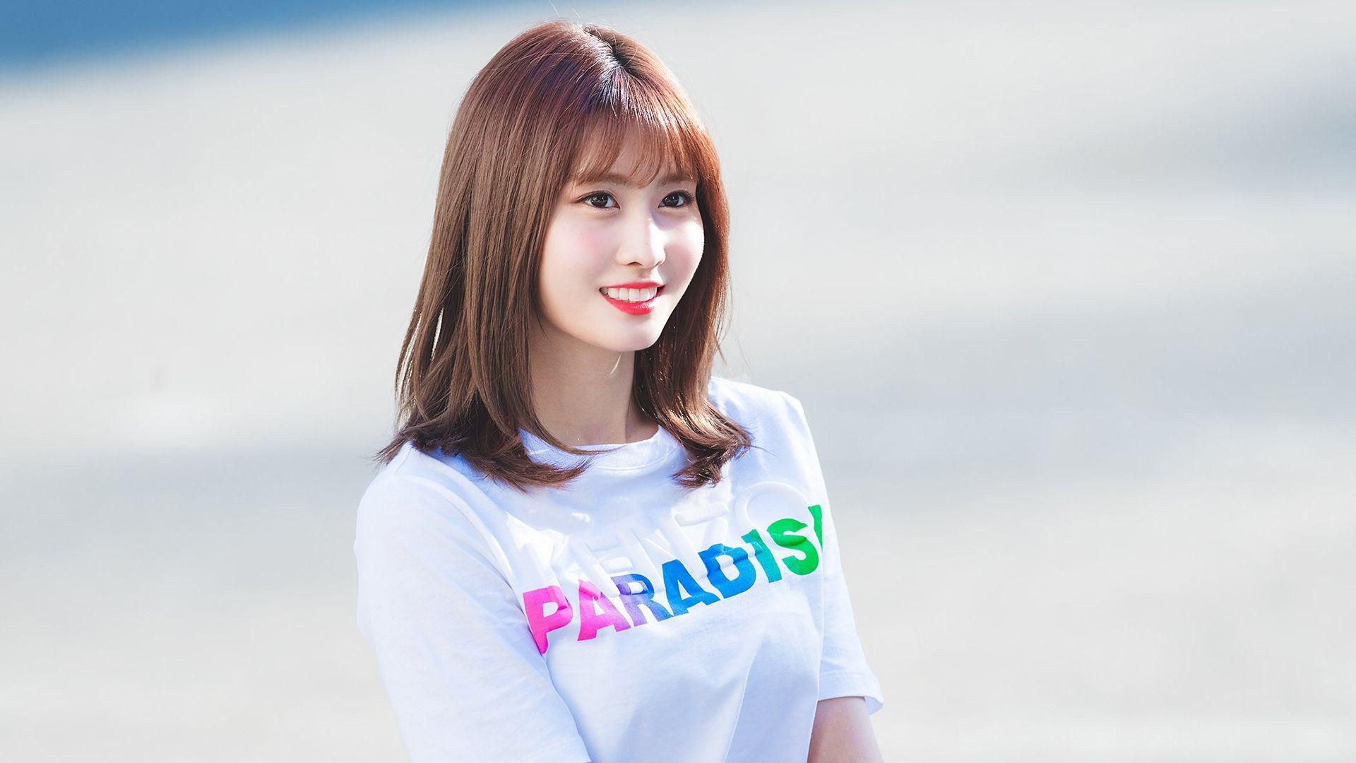 Momo TWICE HD Wallpaper