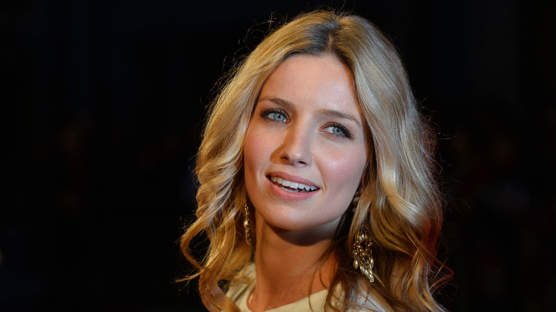 Annabelle Wallis Wallpapers - Wallpaper Cave