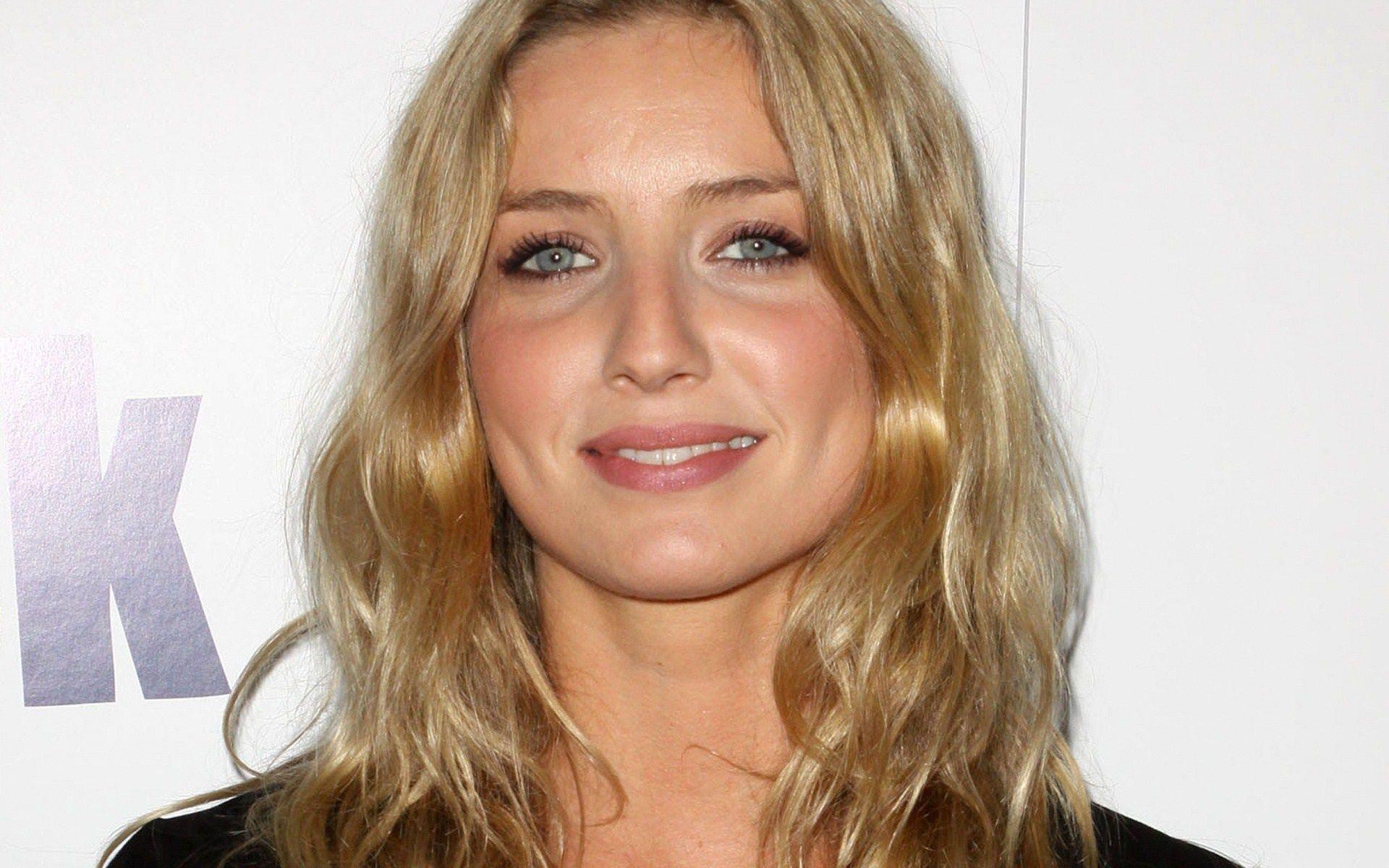 Annabelle Wallis Wallpapers - Wallpaper Cave
