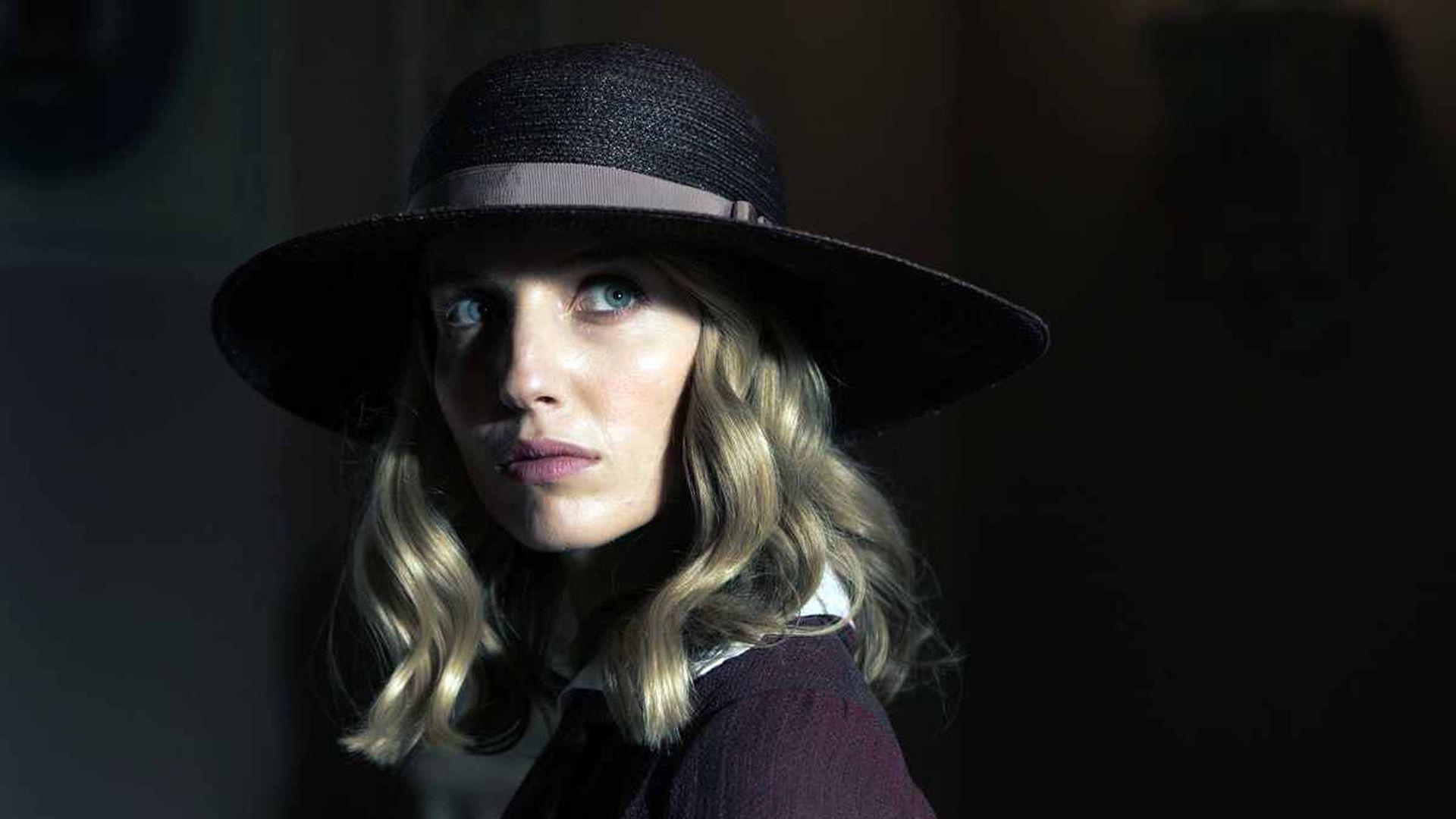 Annabelle Wallis HD Desktop Wallpaper