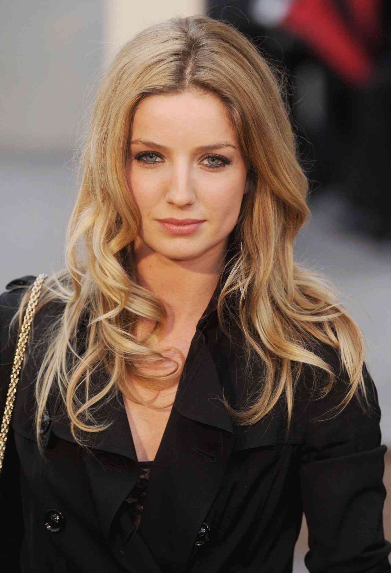 Annabelle Wallis Wallpapers - Wallpaper Cave