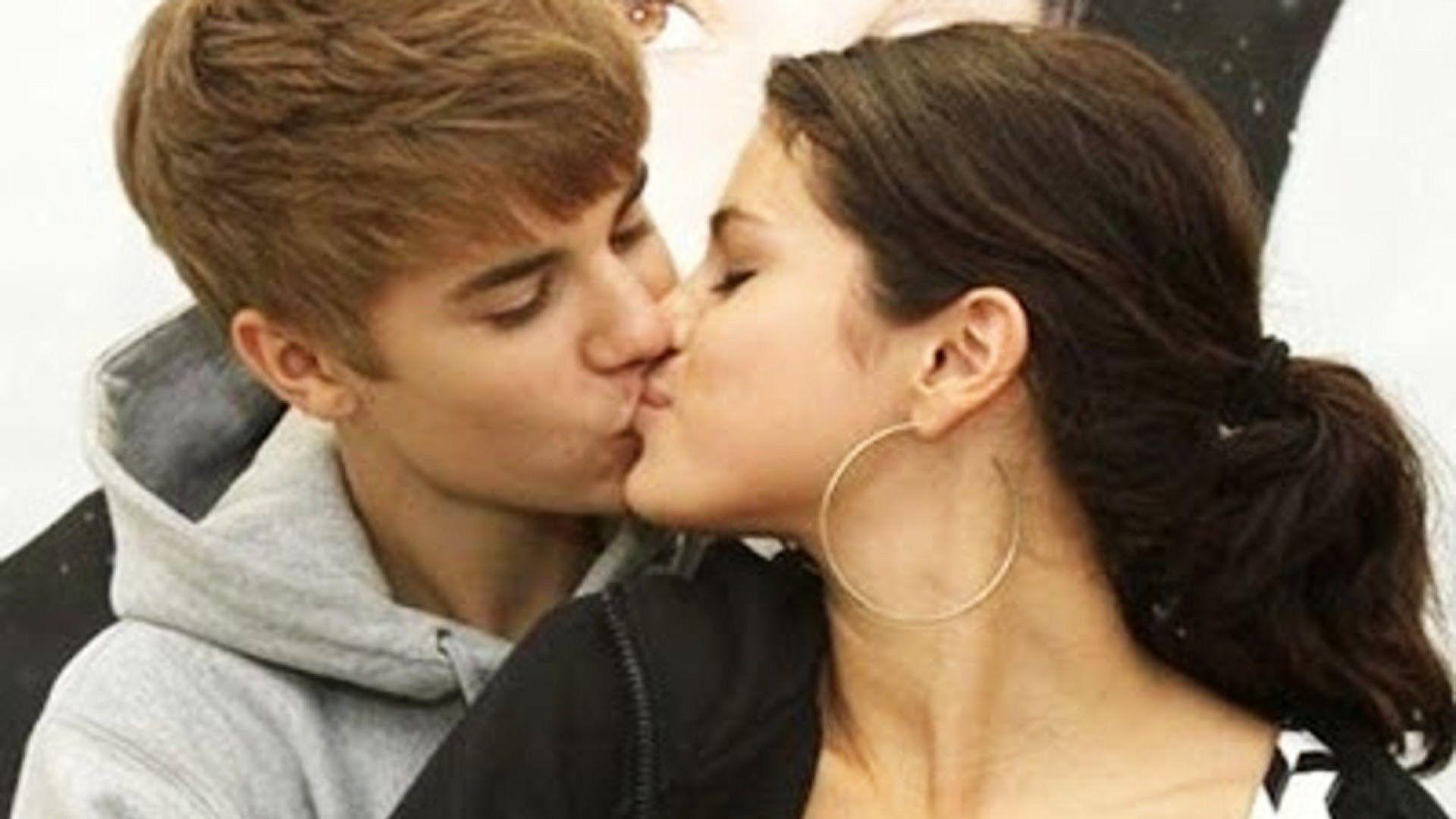 Selena Gomez' Instagram Account Hacked, Nude Photo Showing