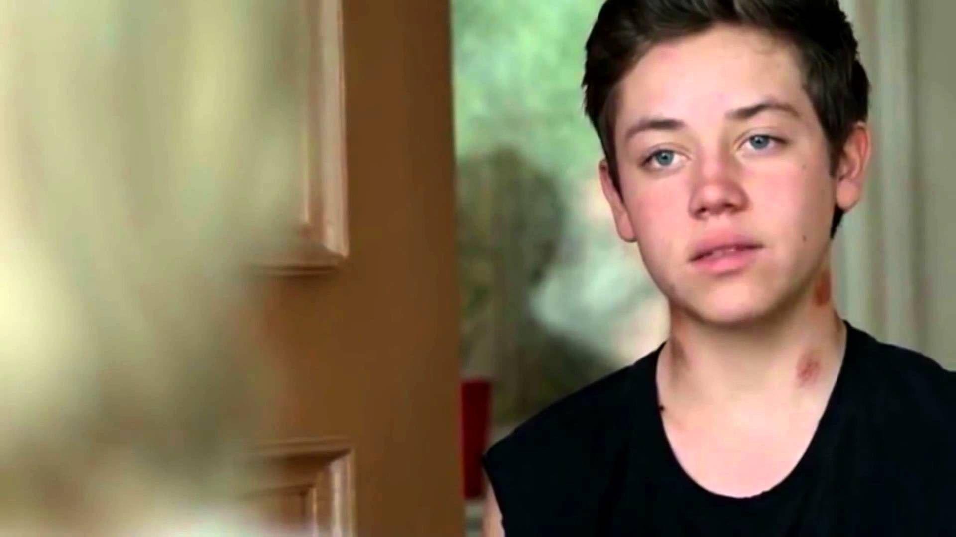 Ethan Cutkosky Wallpapers - Wallpaper Cave