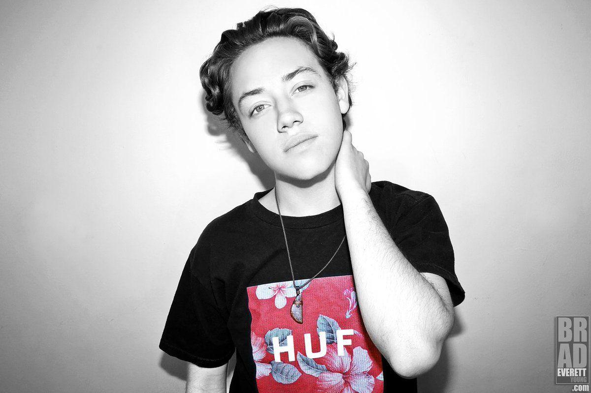 Ethan Cutkosky Wallpapers - Wallpaper Cave