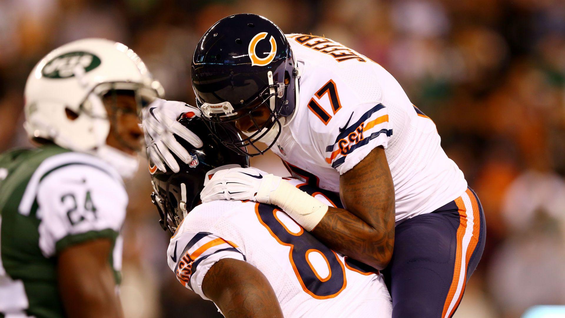Alshon Jeffery pulls former Bears teammate Martellus Bennett's man