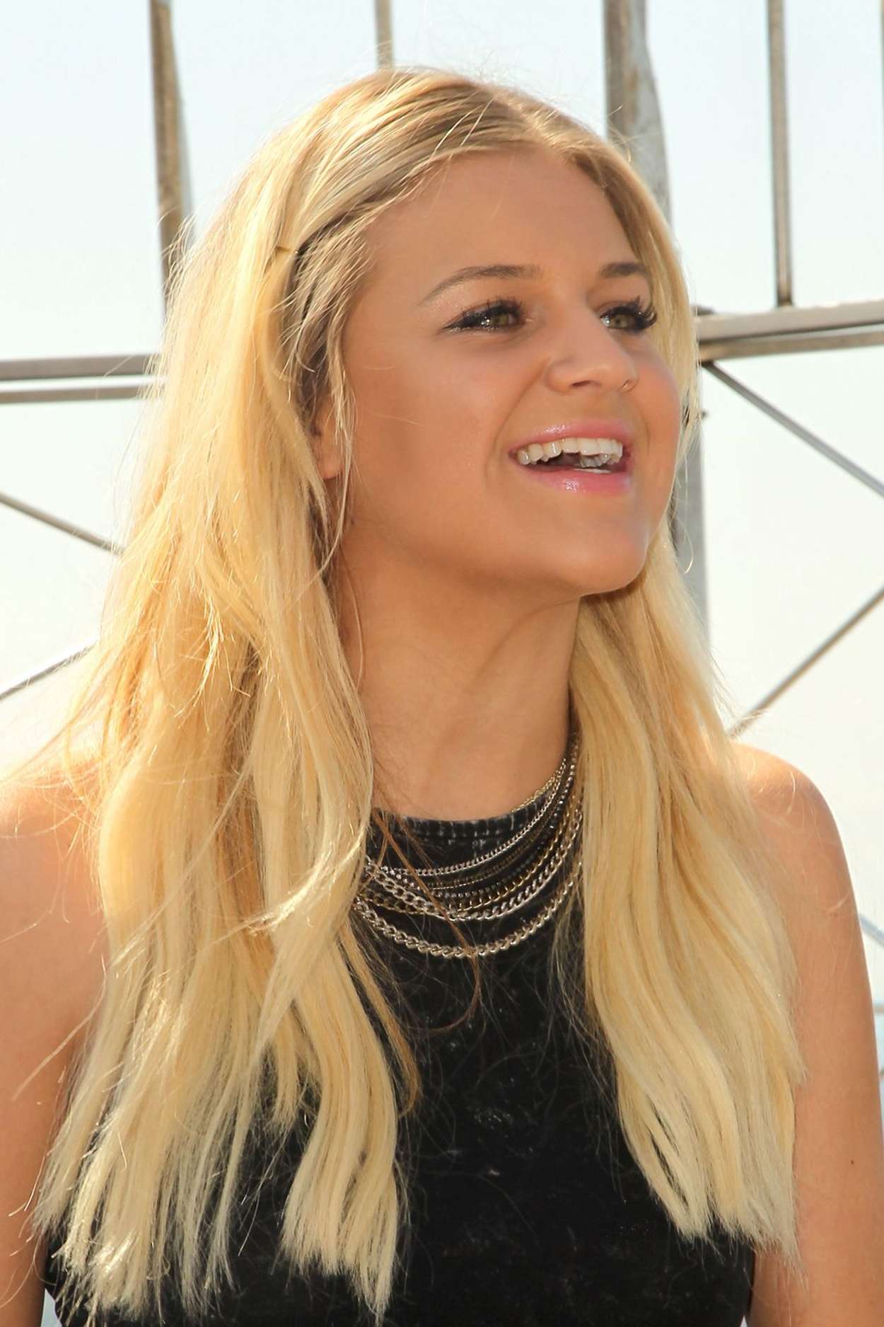 Kelsea Ballerini visits the Empire State Building -02