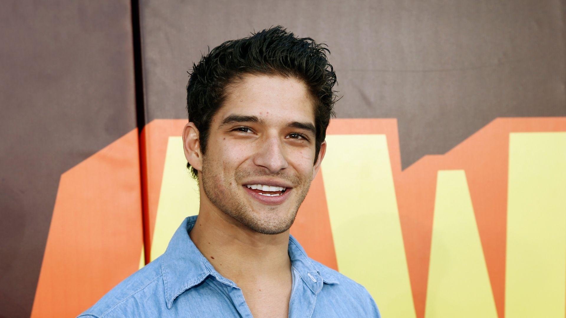Download Wallpaper 1920x1080 Tyler posey, Actor, Smile, Face Full