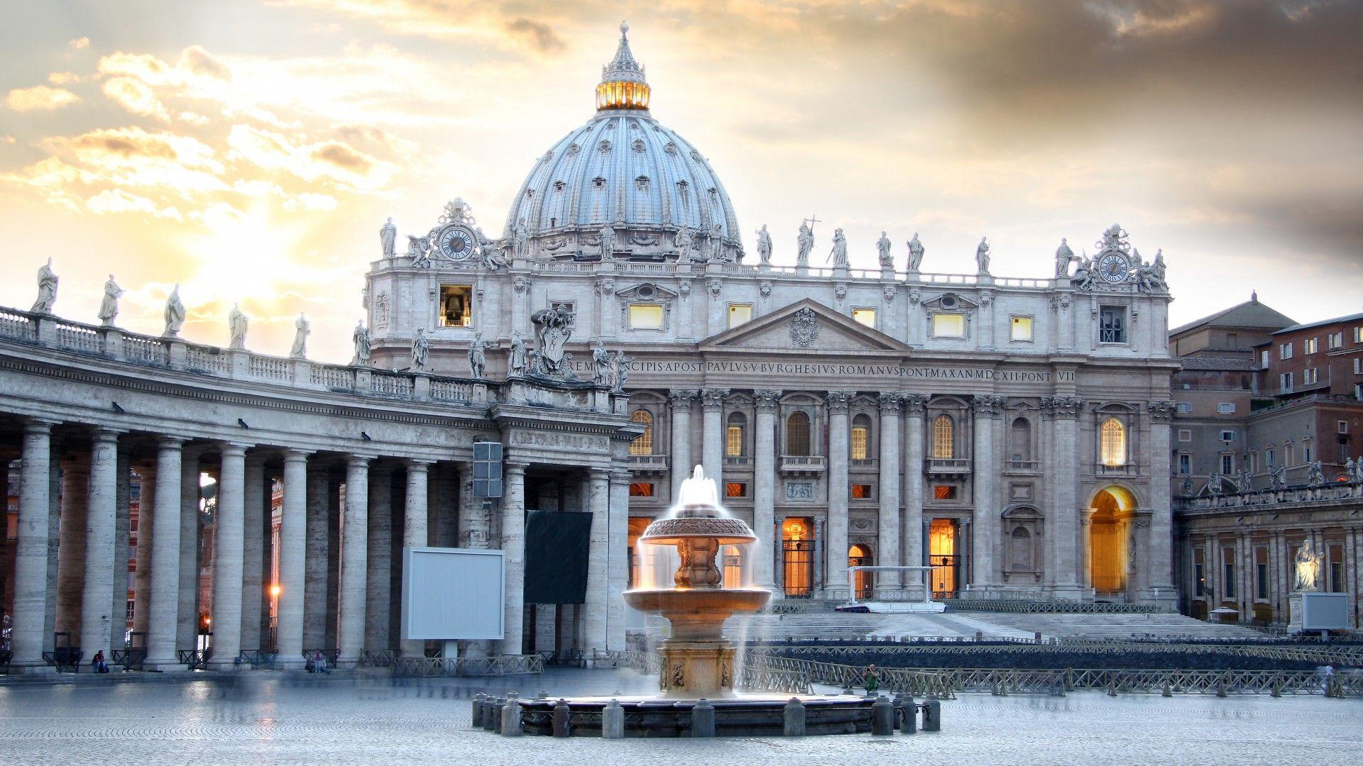 Saint Peter's Square, Vatican City in Italy Full HD Wallpaper