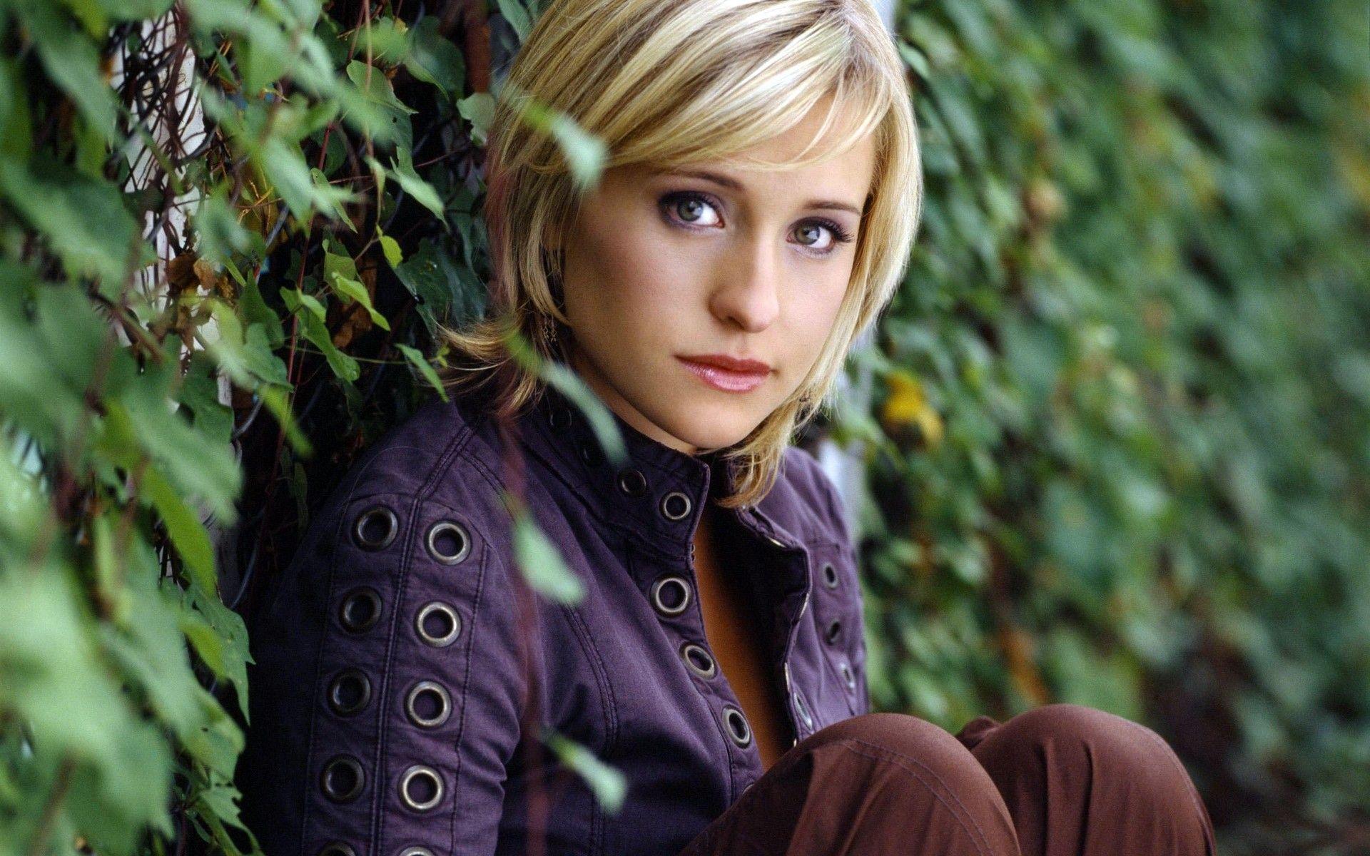 HD Allison Mack Wallpaper