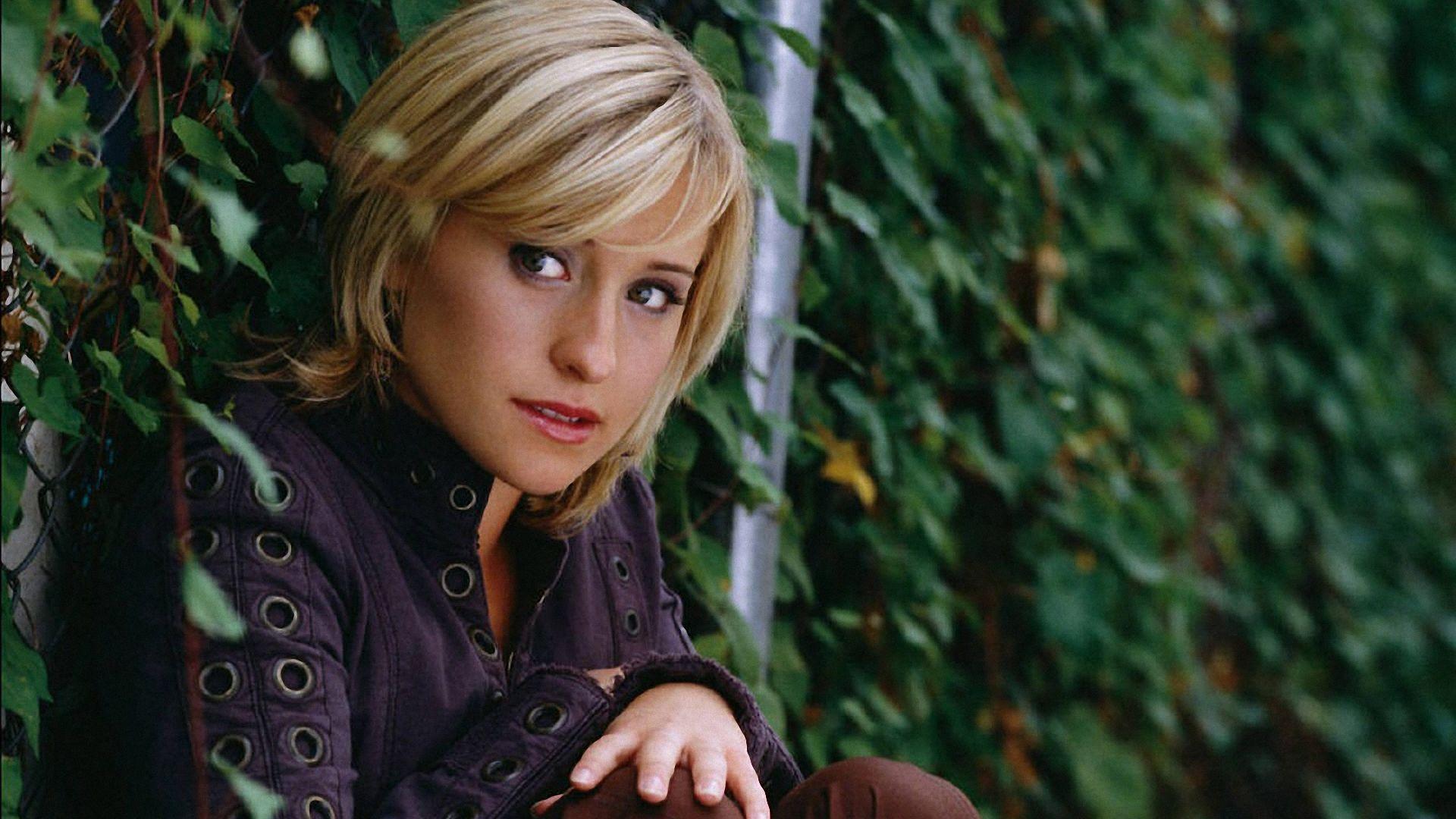 Allison Mack 2017 Wallpapers - Wallpaper Cave