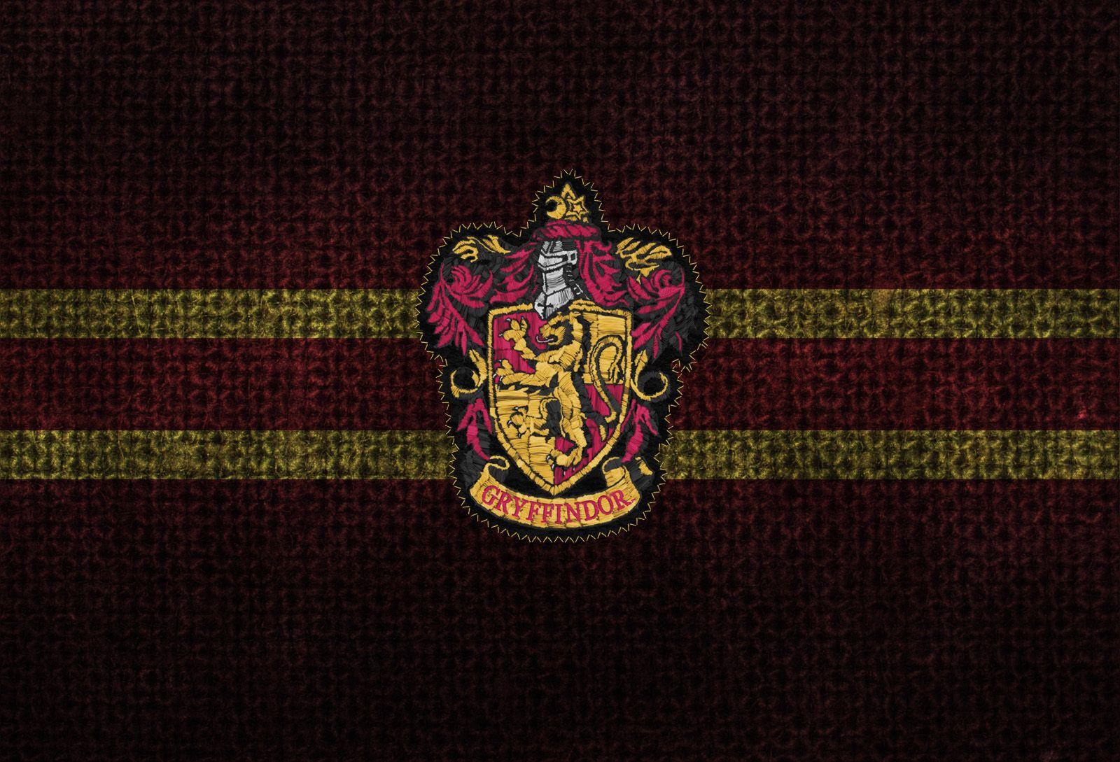 Hogwarts Crest Wallpaper