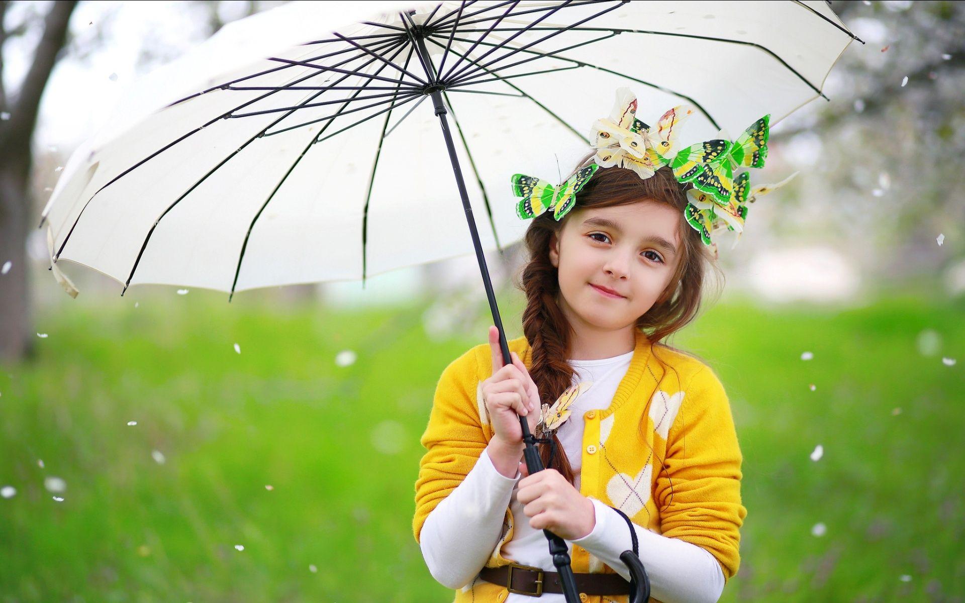 Find out: Cute Baby Girl with White Umbrella wallpapers on http