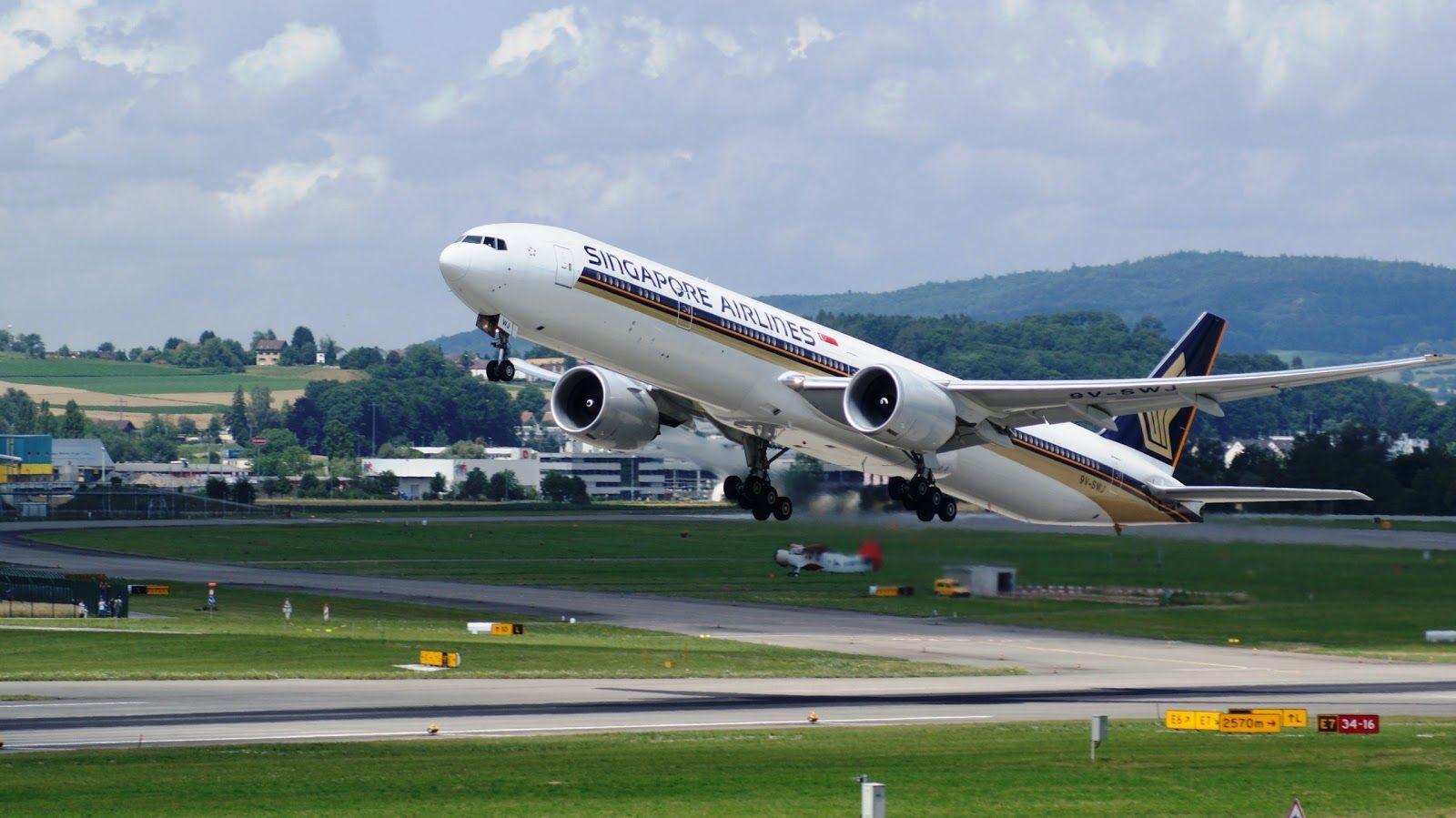 Boeing 777 300ER Singapore Airlines Takeoff Aircraft Wallpaper