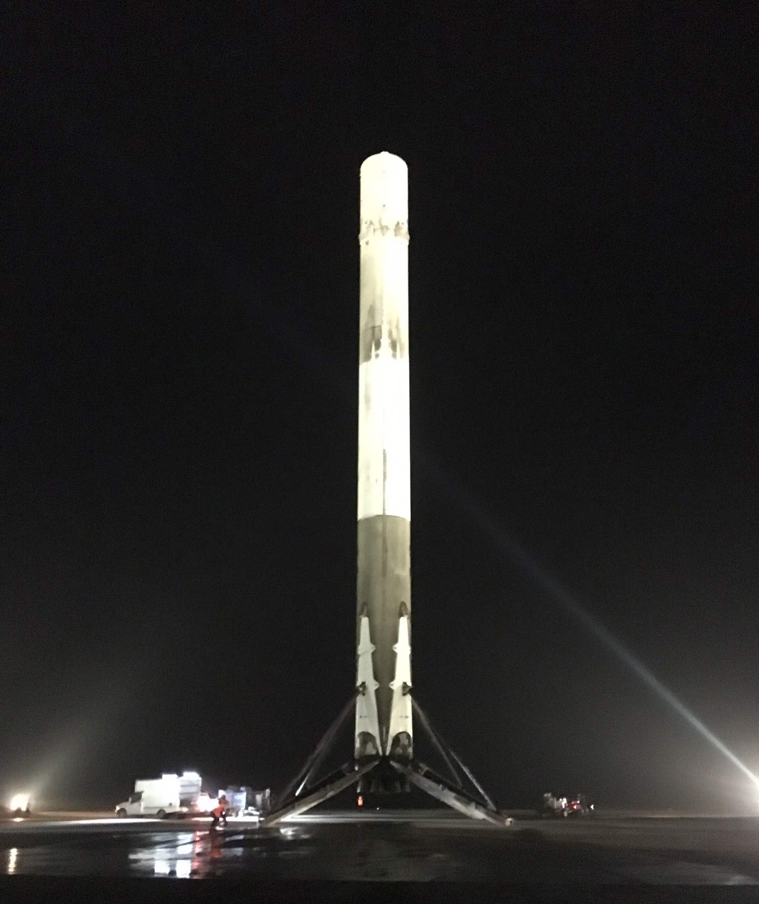 Gallery of SpaceX photo of the December 2015 Falcon 9 rocket landing