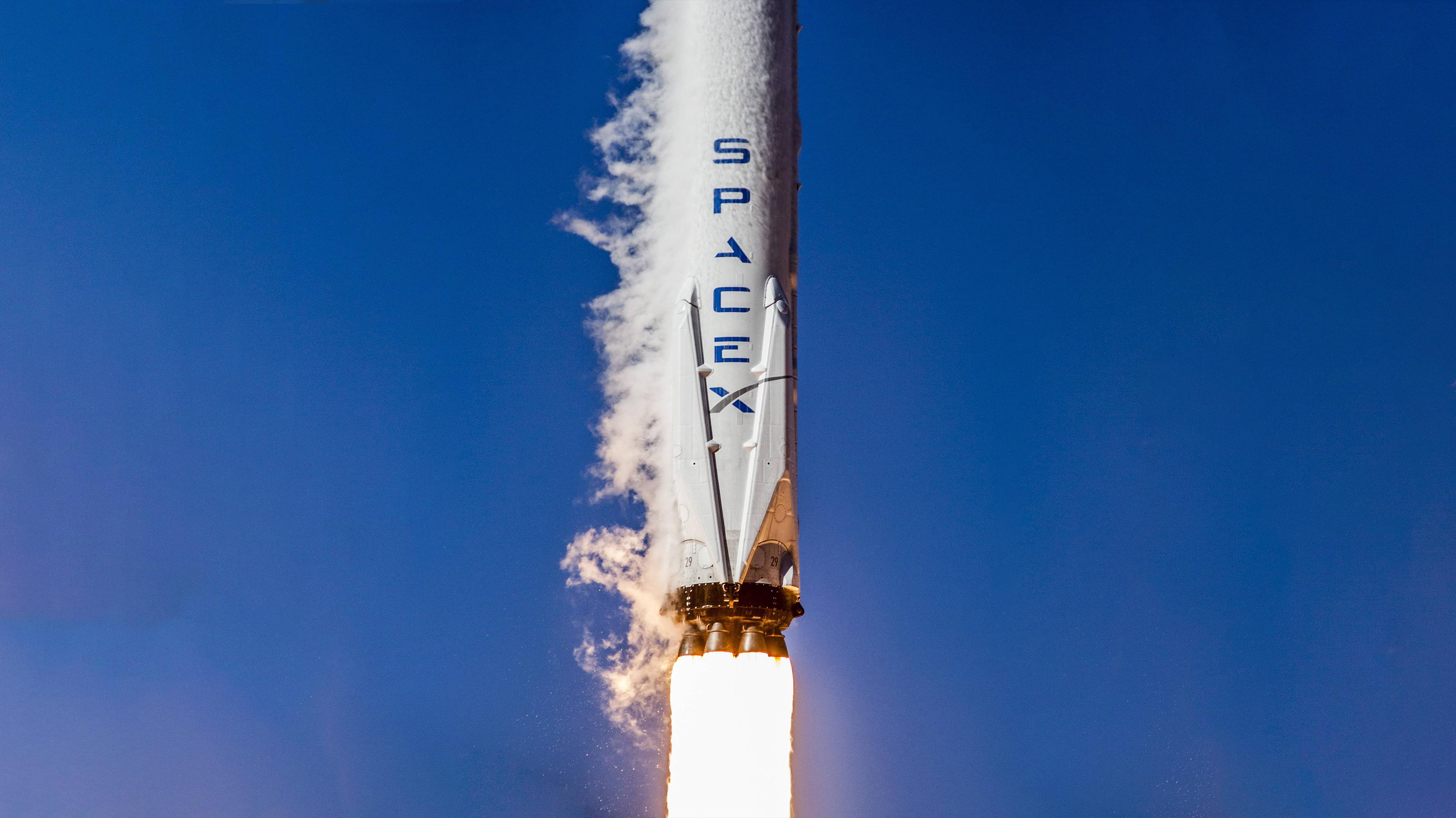Made A 4K Wallpaper From SpaceX Iridium 1 Launch
