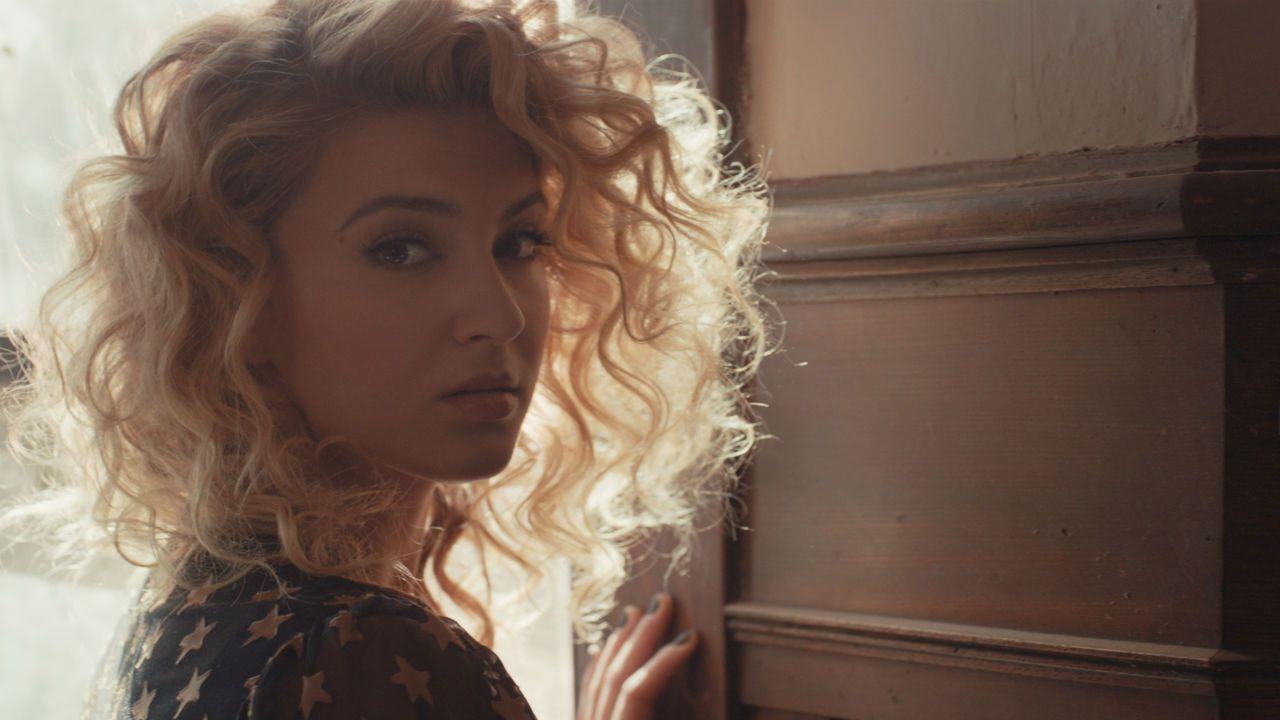 Tori Kelly- Hollow (Official)