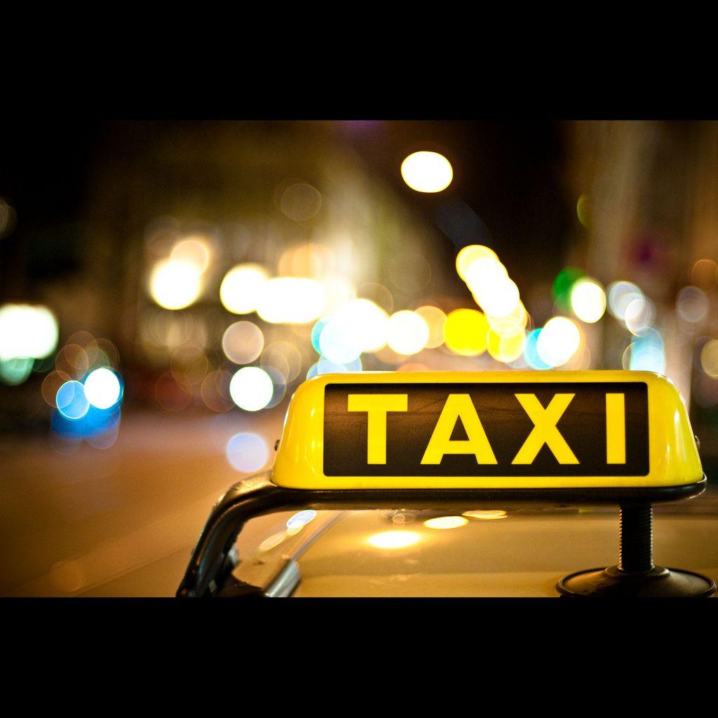 Nature Night Taxi Busy Street Scene iPad Wallpaper Download