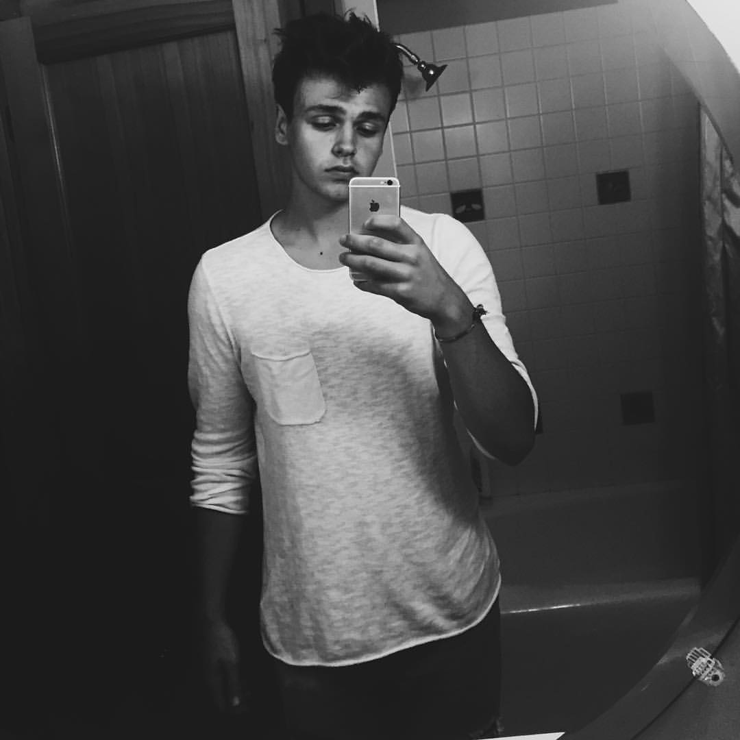 best Jonah Marais •wdw image. Boys, Celebs