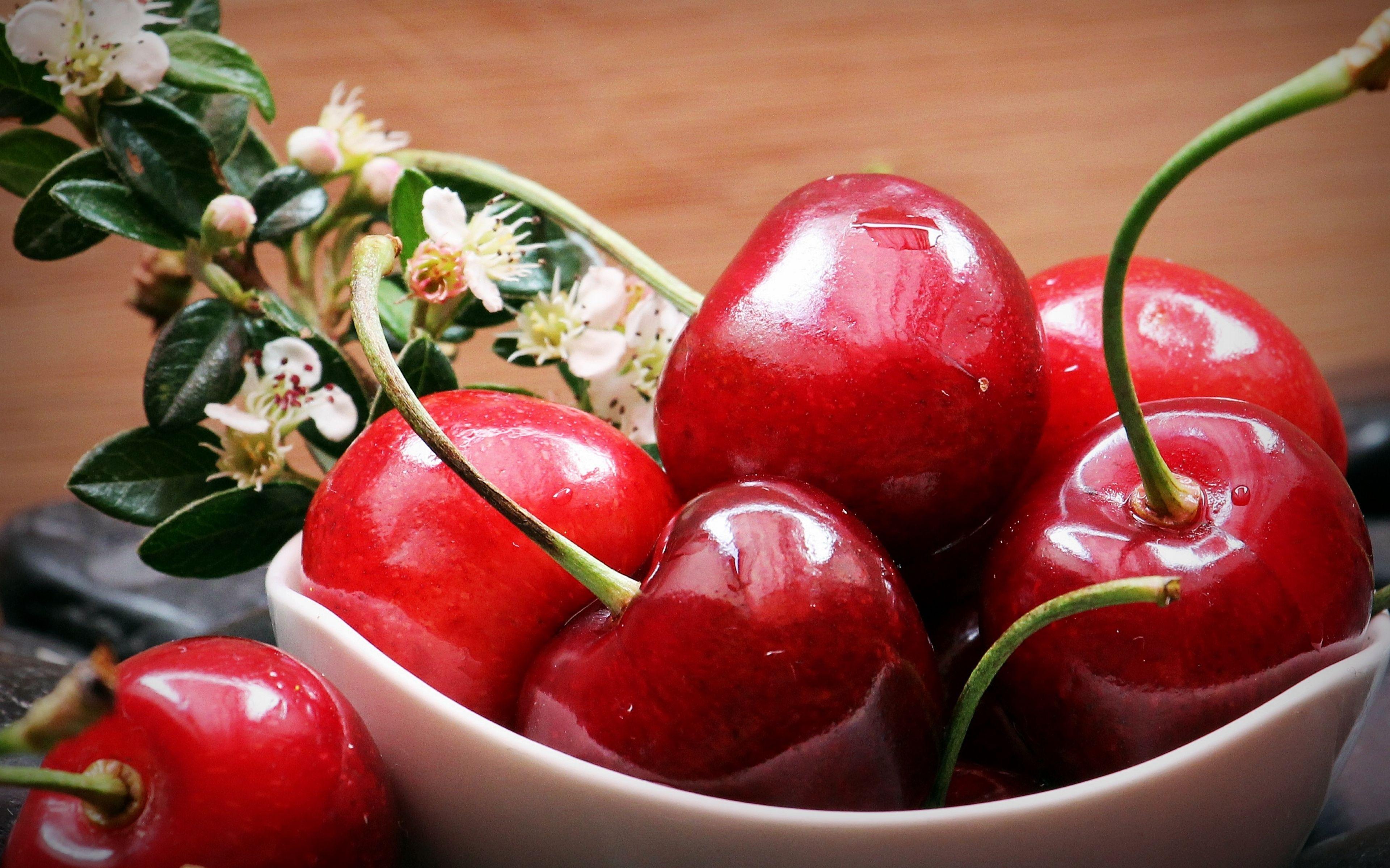 Download Wallpaper 3840x2400 Cherries, Berries, Flowers Ultra HD