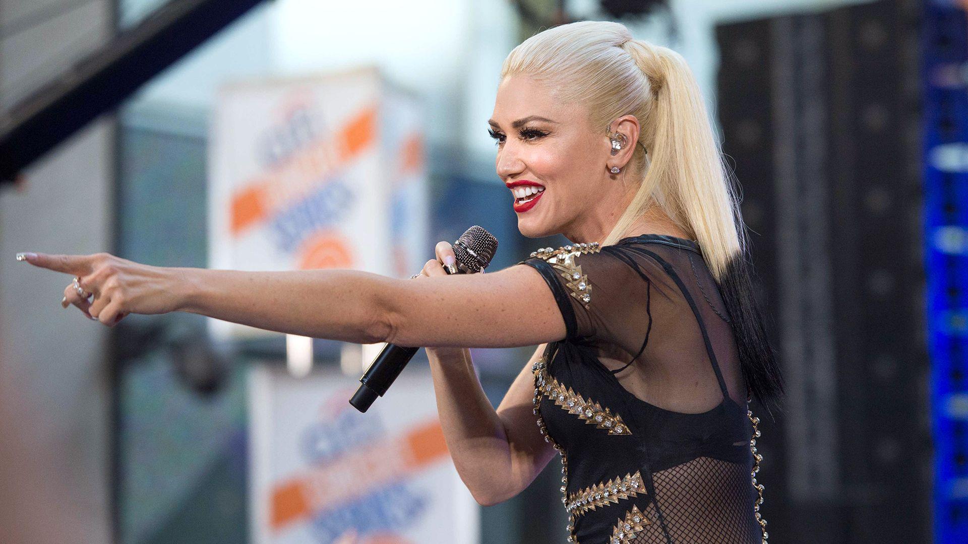 Gwen Stefani fans go 'bananas' as singer takes over TODAY plaza