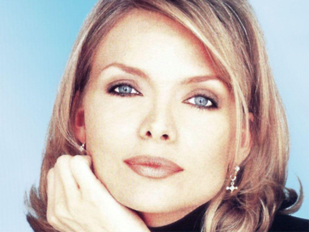 Michelle Pfeiffer wallpaperx768