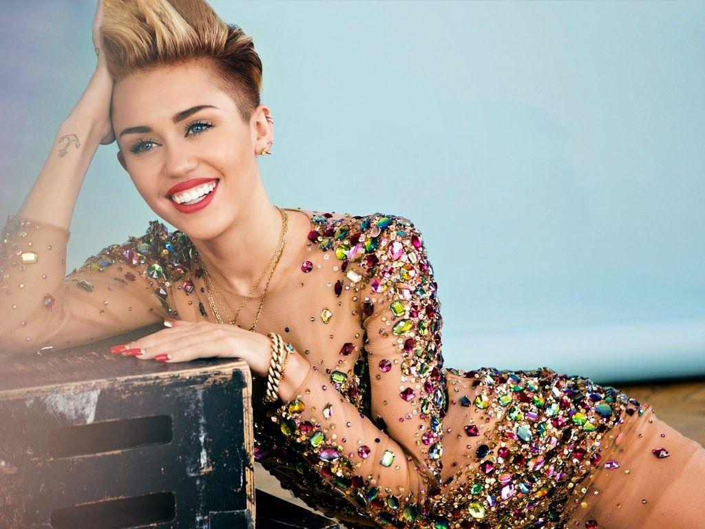 Hot and Cute H.D Wallpaper For Mobiles And PC. Miley Cyrus