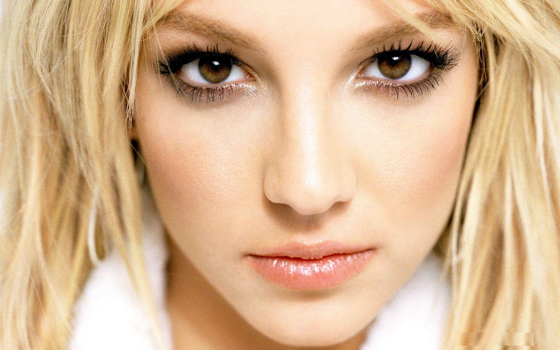 Cute Britney Spears American Singer HD Photo