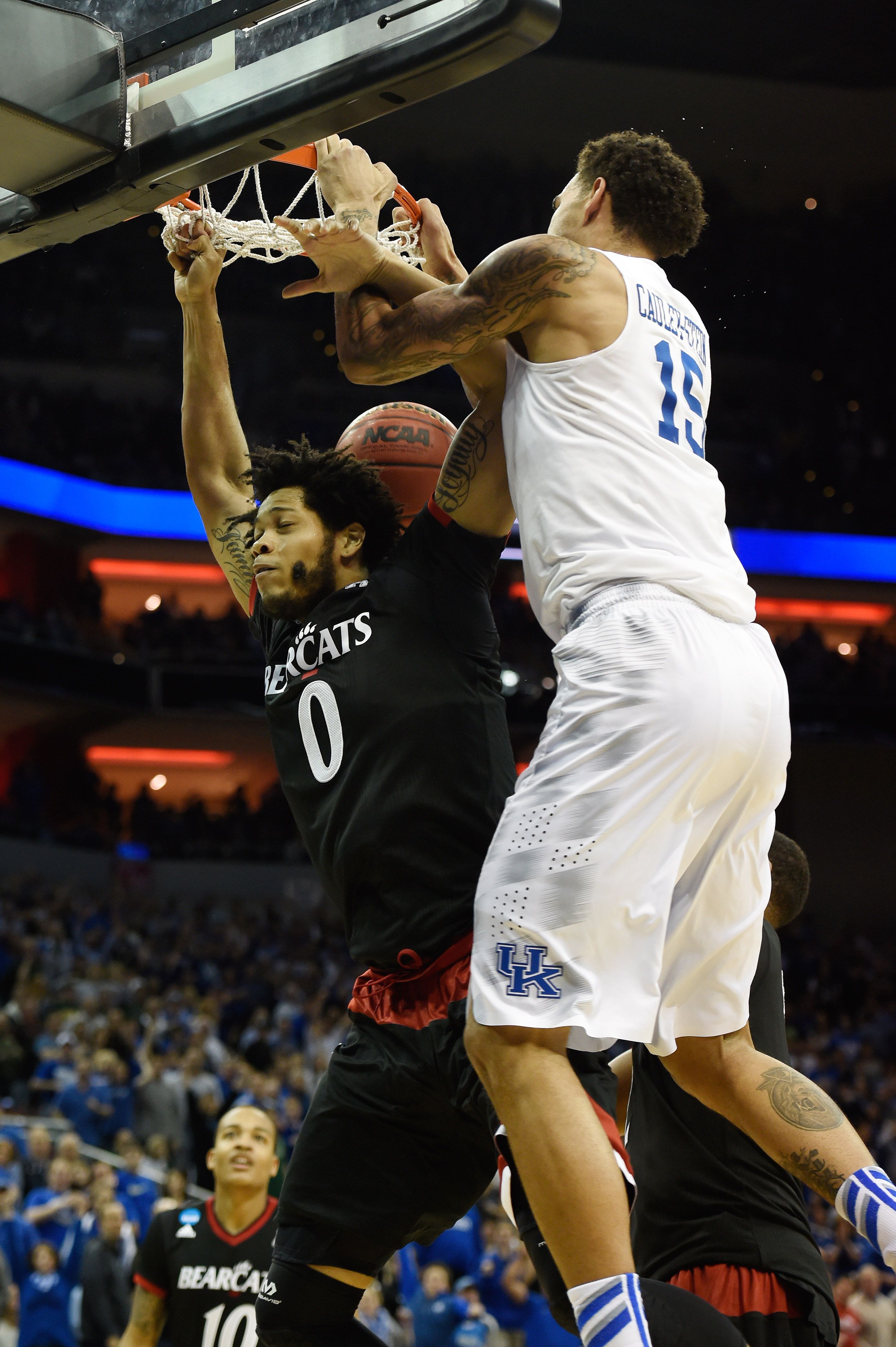 Willie Cauley Stein Vaporized A Cincinnati Defender Via Dunk