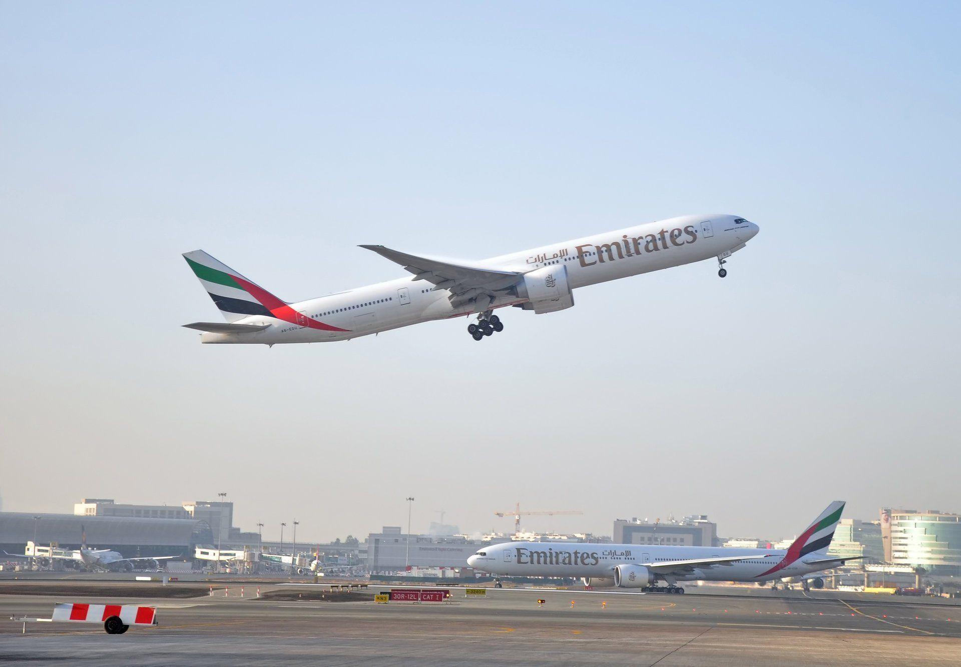 Plane Passenger Airliner Boeing Boeing 300 Er Airlines Emirates