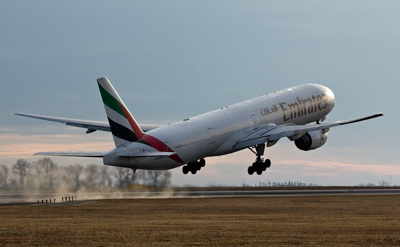 Boeing 777 300 Of Emirates Airlines Aircraft Wallpaper 3093