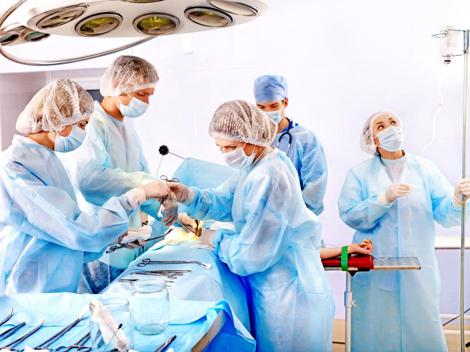 Surgery, Surgeon Team PHOTOS • Elsoar