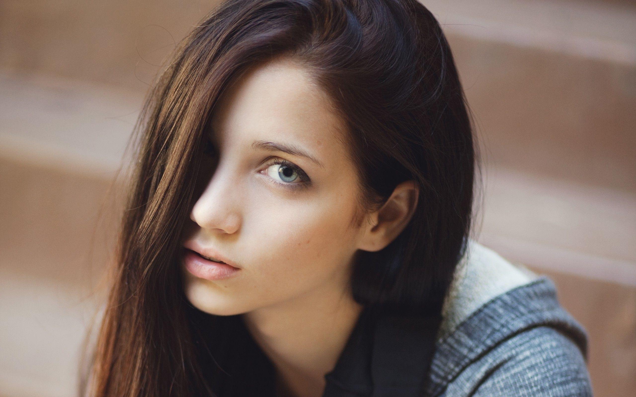 Emily Rudd Full HD Wallpaper and Background Image 