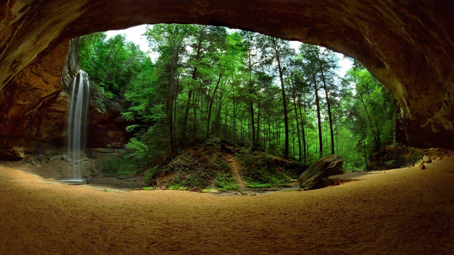 Cueva en el bosque - Fondos de pantalla y wallpaper